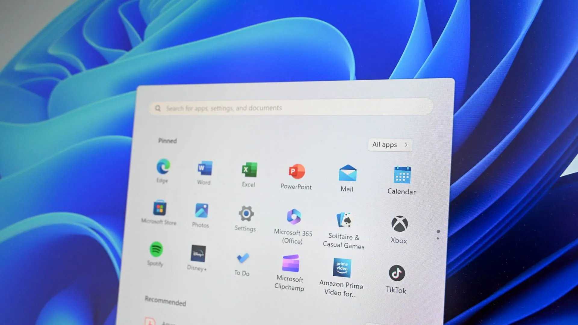 Chế độ xem ứng dụng được phân loại hoặc dạng lưới trong Start menu Windows 11.
