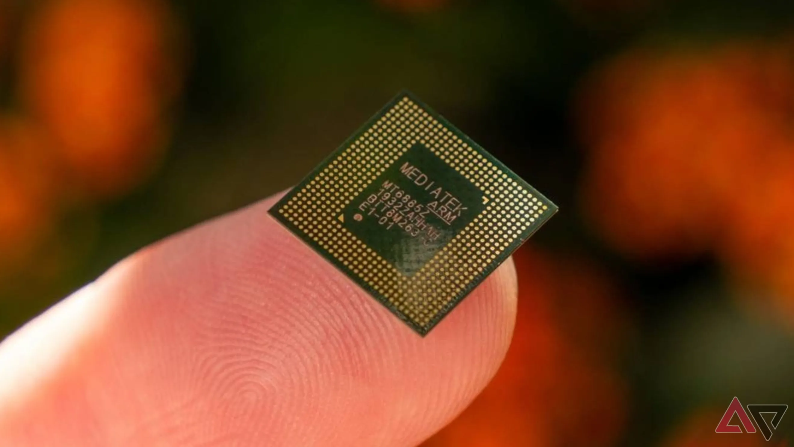 Chipset MediaTek Dimensity 7400 Ultra trên Motorola Edge 2025.