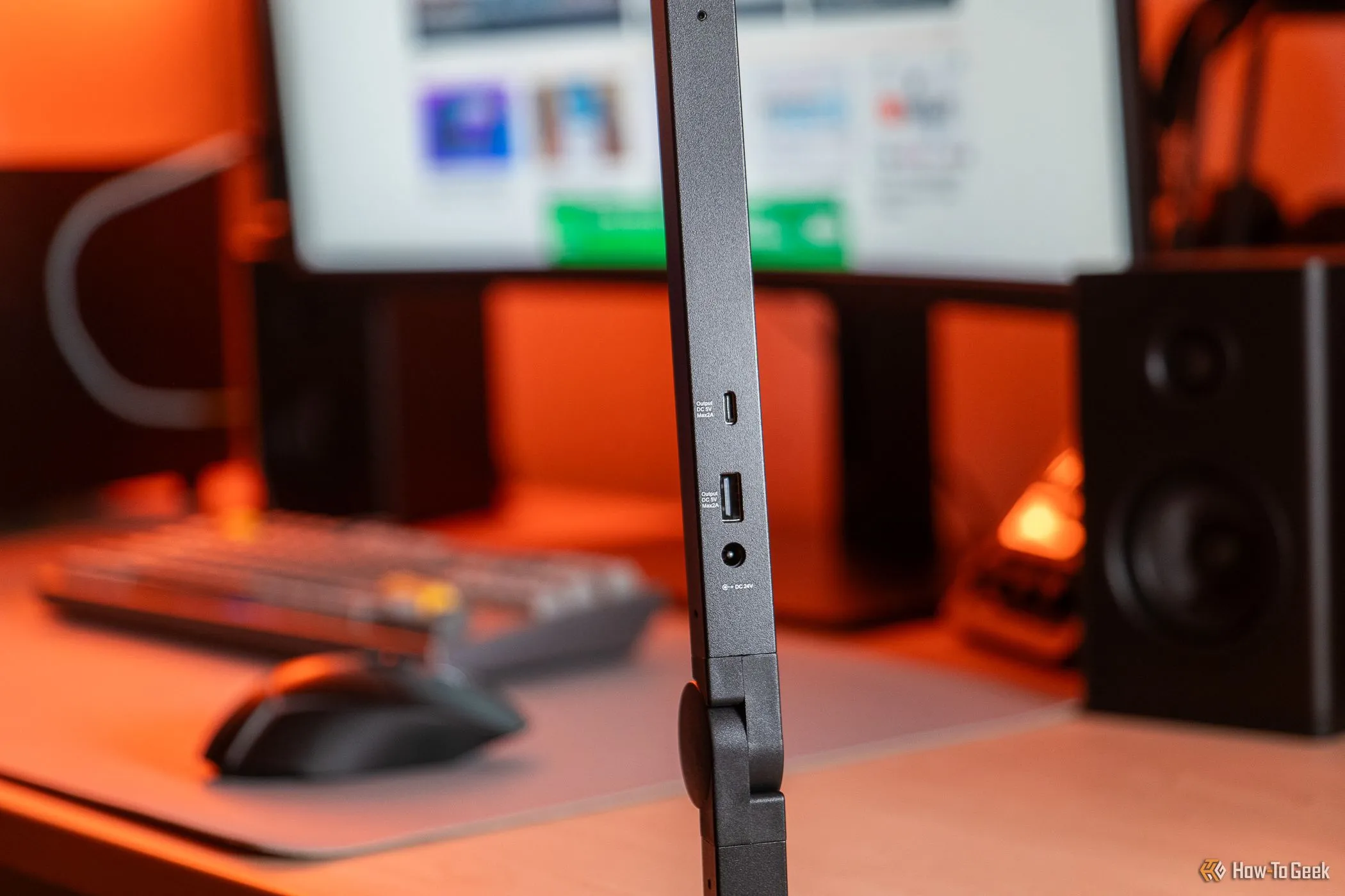 Đèn Lumecube Edgelight 2.0 với cổng USB-C và USB-A