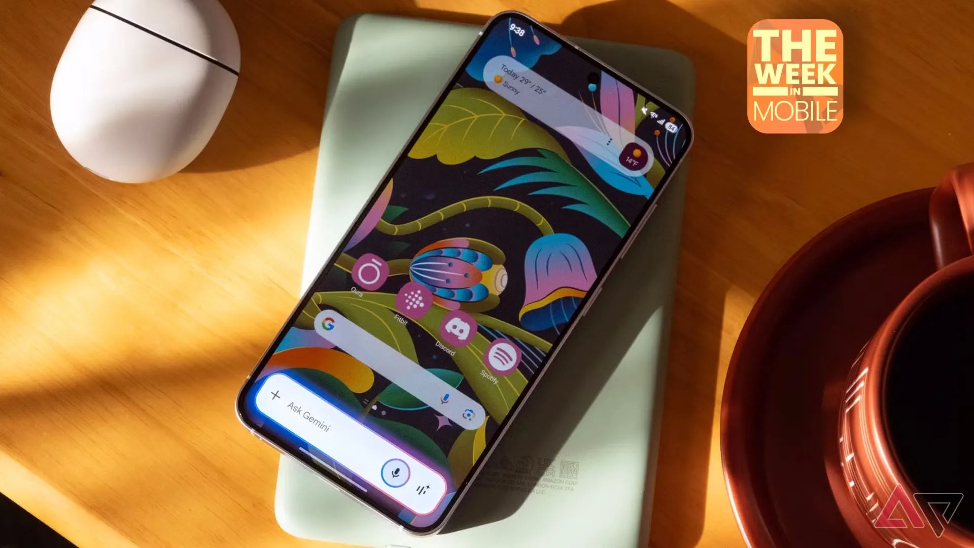 Điện thoại Samsung Galaxy S25 hiển thị giao diện ứng dụng Google Gemini, minh họa sự hợp tác AI giữa Samsung và Google