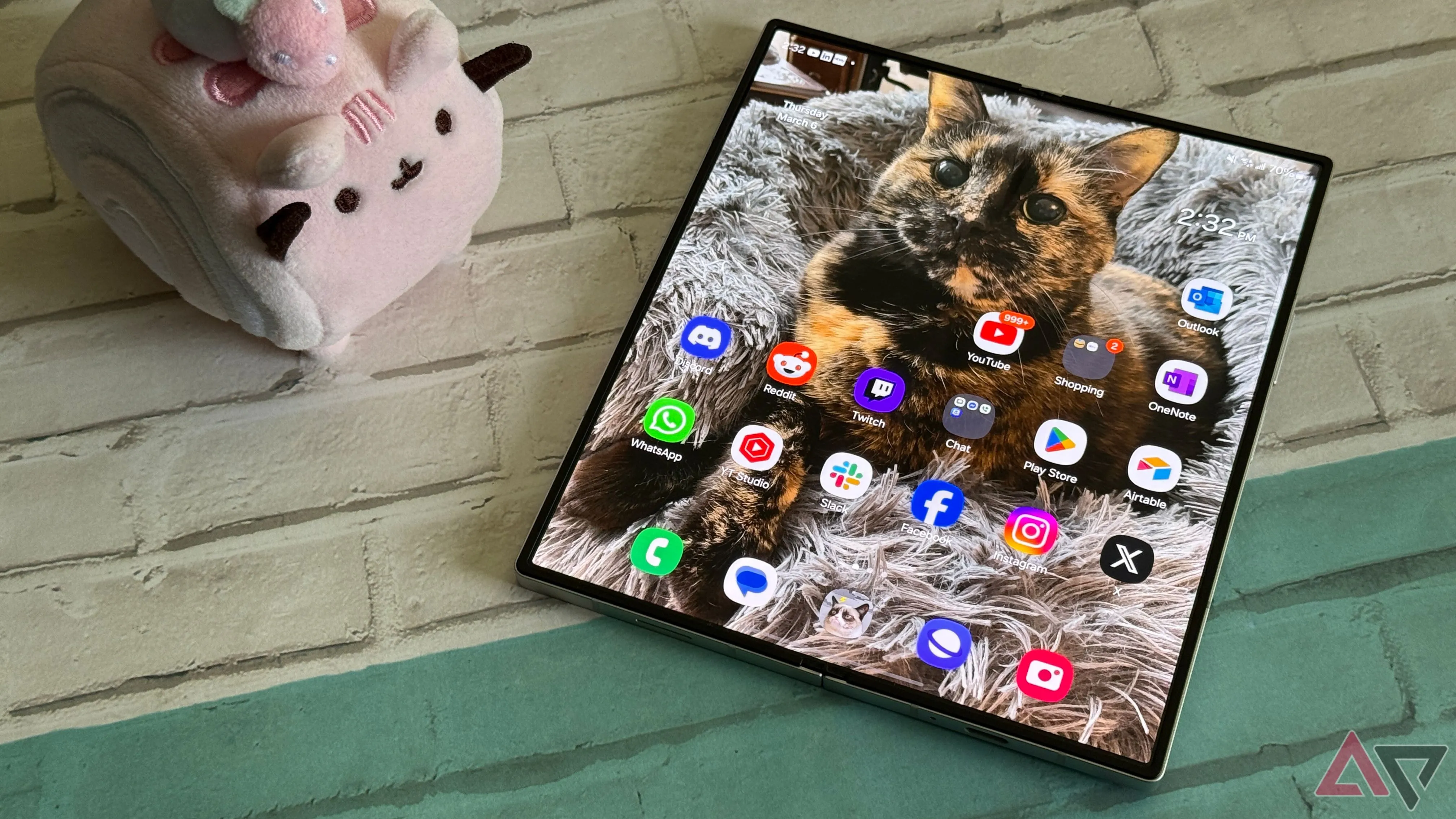 Giao diện màn hình trong của điện thoại gập Samsung Galaxy Z Fold 6 đang mở