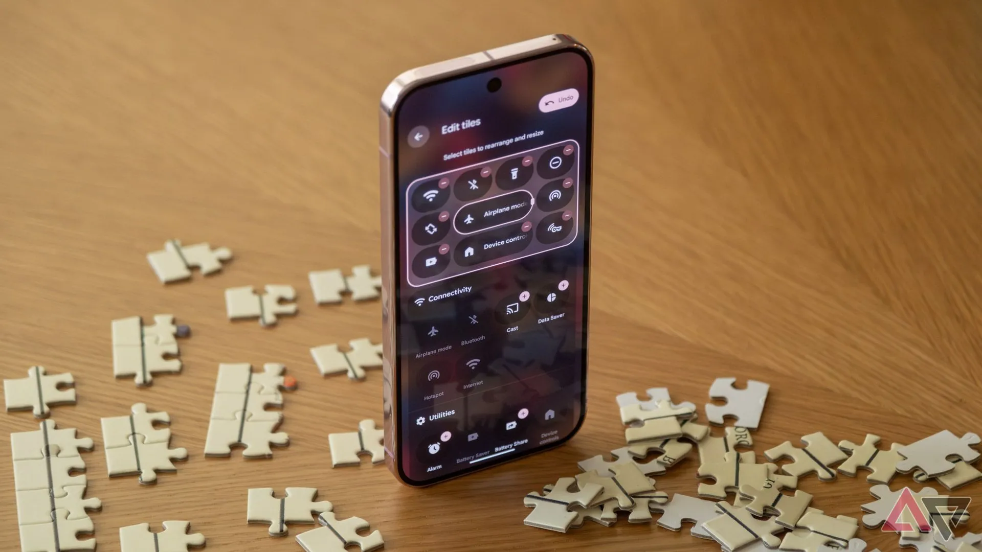 Giao diện Material 3 Expressive trên Pixel 9 Pro, minh họa cho phần mềm Pixel 10