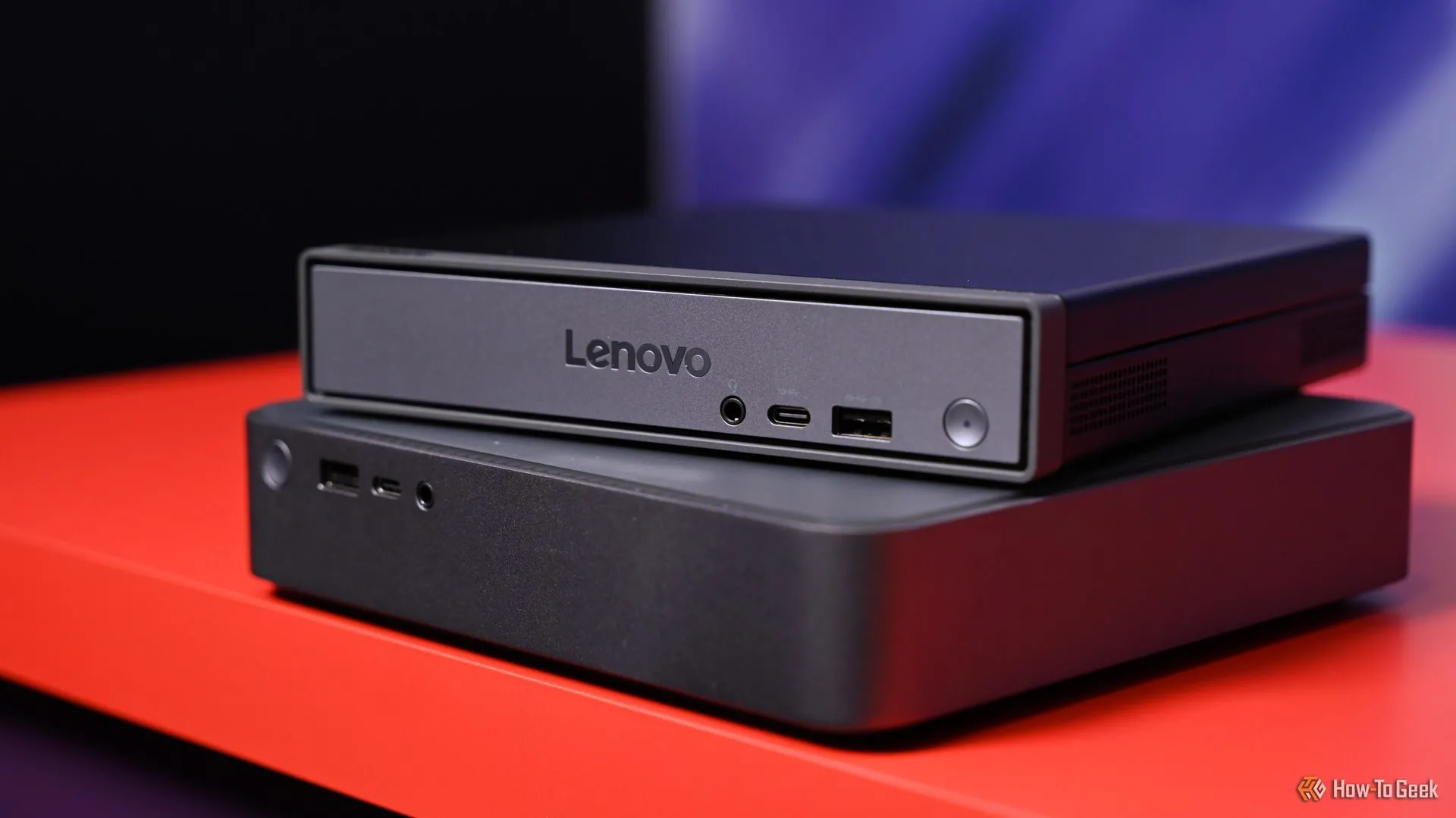 Máy tính mini Lenovo ThinkCenter Neo 50q QC tại CES 2025, một lựa chọn cấu hình thấp cho self-hosting.