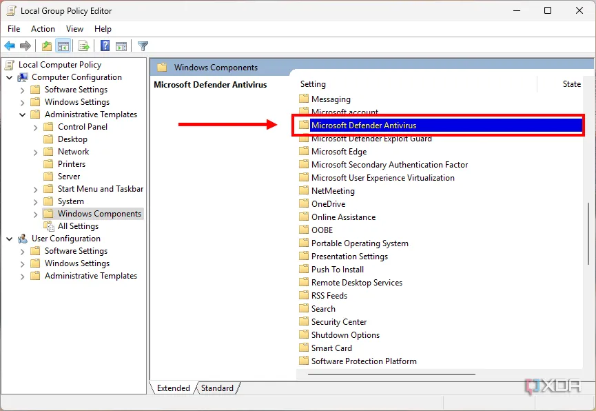 Ảnh chụp màn hình Group Policy Editor với thư mục Microsoft Defender Antivirus được tô sáng
