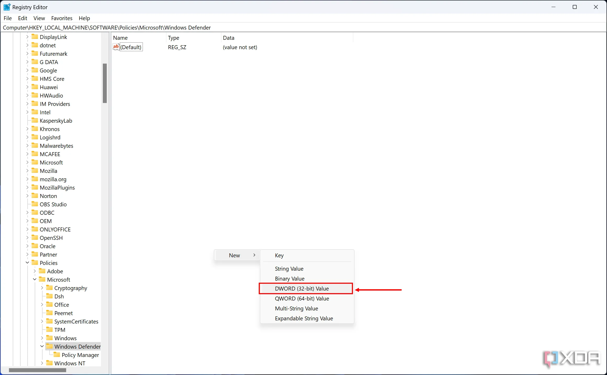 Ảnh chụp màn hình Registry Editor với menu ngữ cảnh hiển thị tùy chọn thêm giá trị DWORD (32-bit) mới