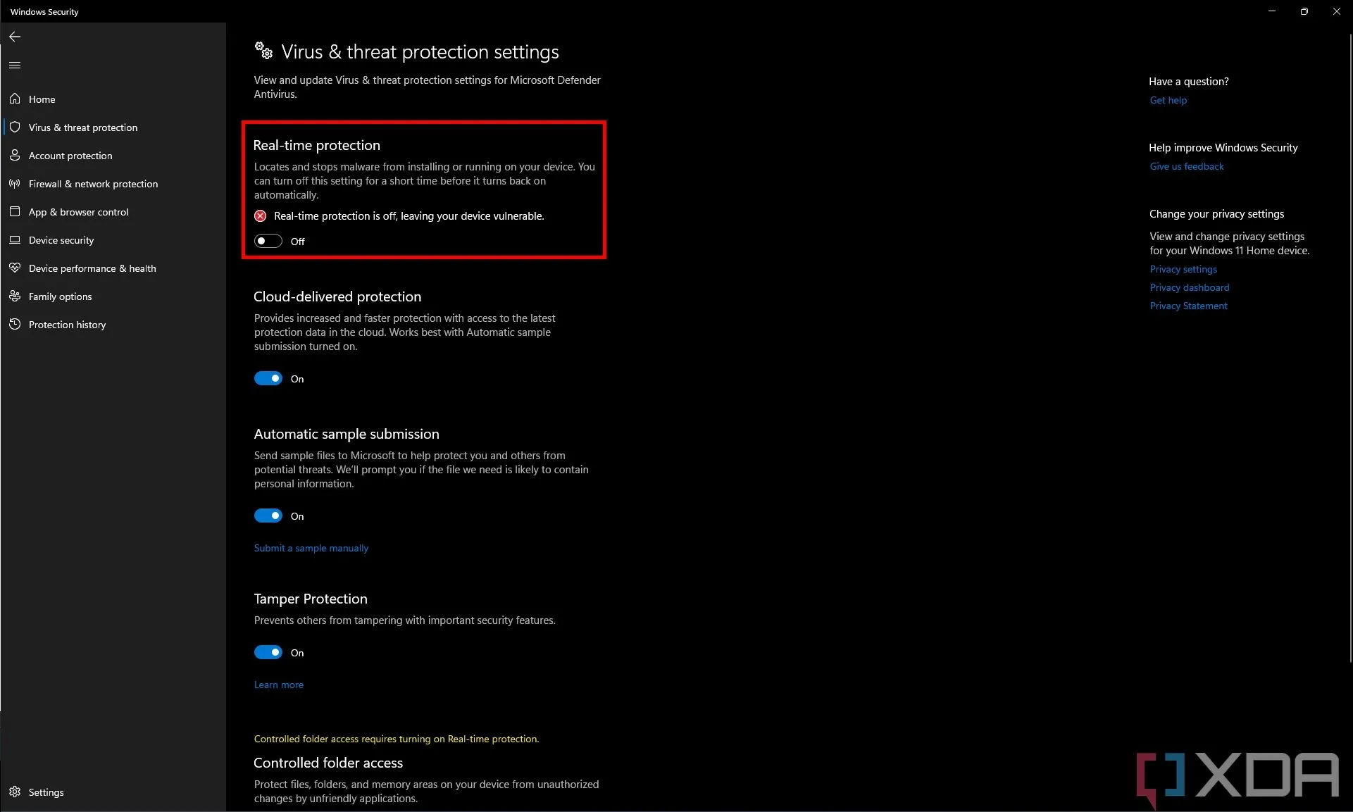 Ảnh chụp màn hình trang cài đặt bảo vệ khỏi virus và mối đe dọa trong Windows Security cho thấy tính năng bảo vệ thời gian thực đã tắt