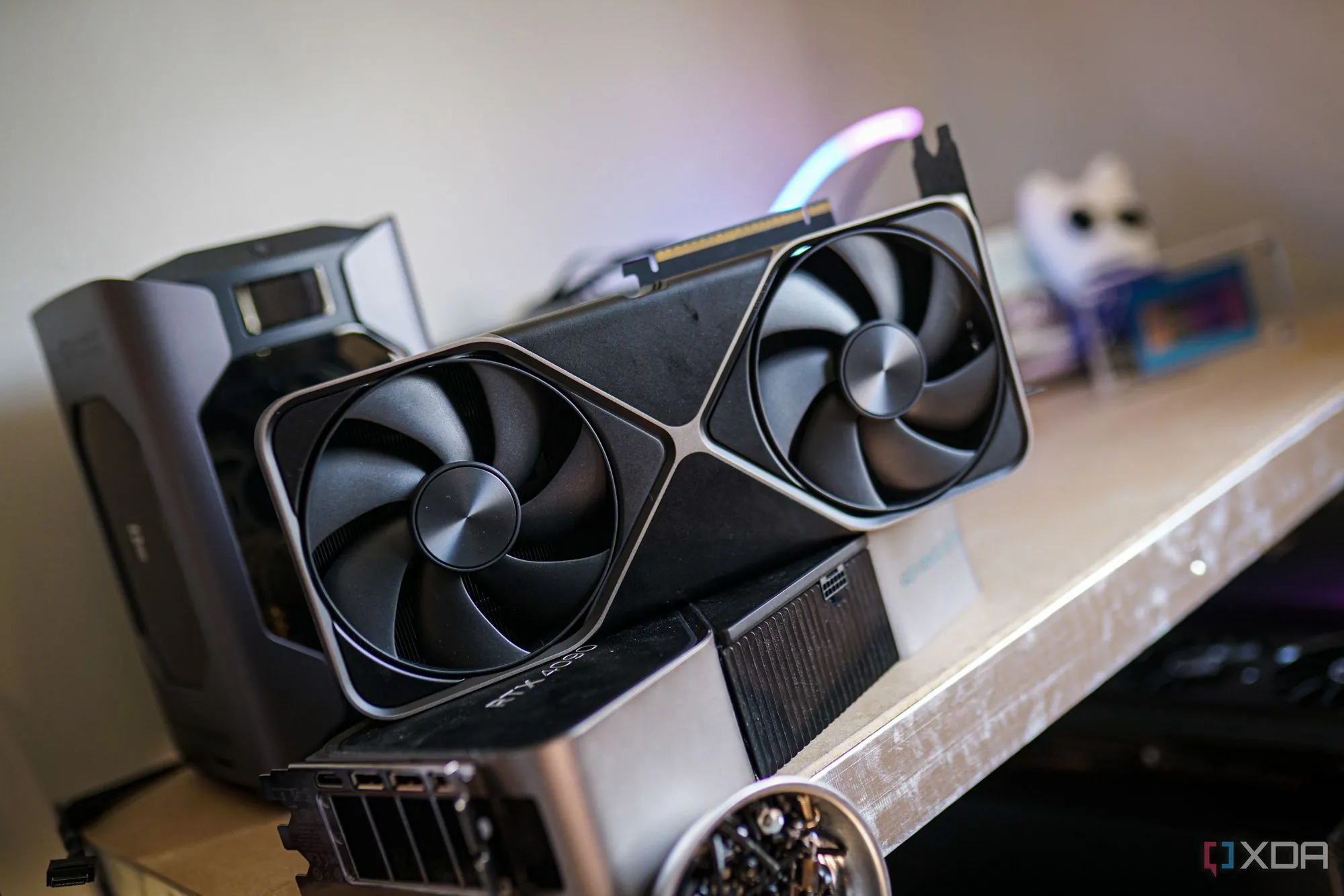 Card đồ họa Nvidia GeForce RTX 5090, biểu tượng của linh kiện PC khan hiếm và bị scalping