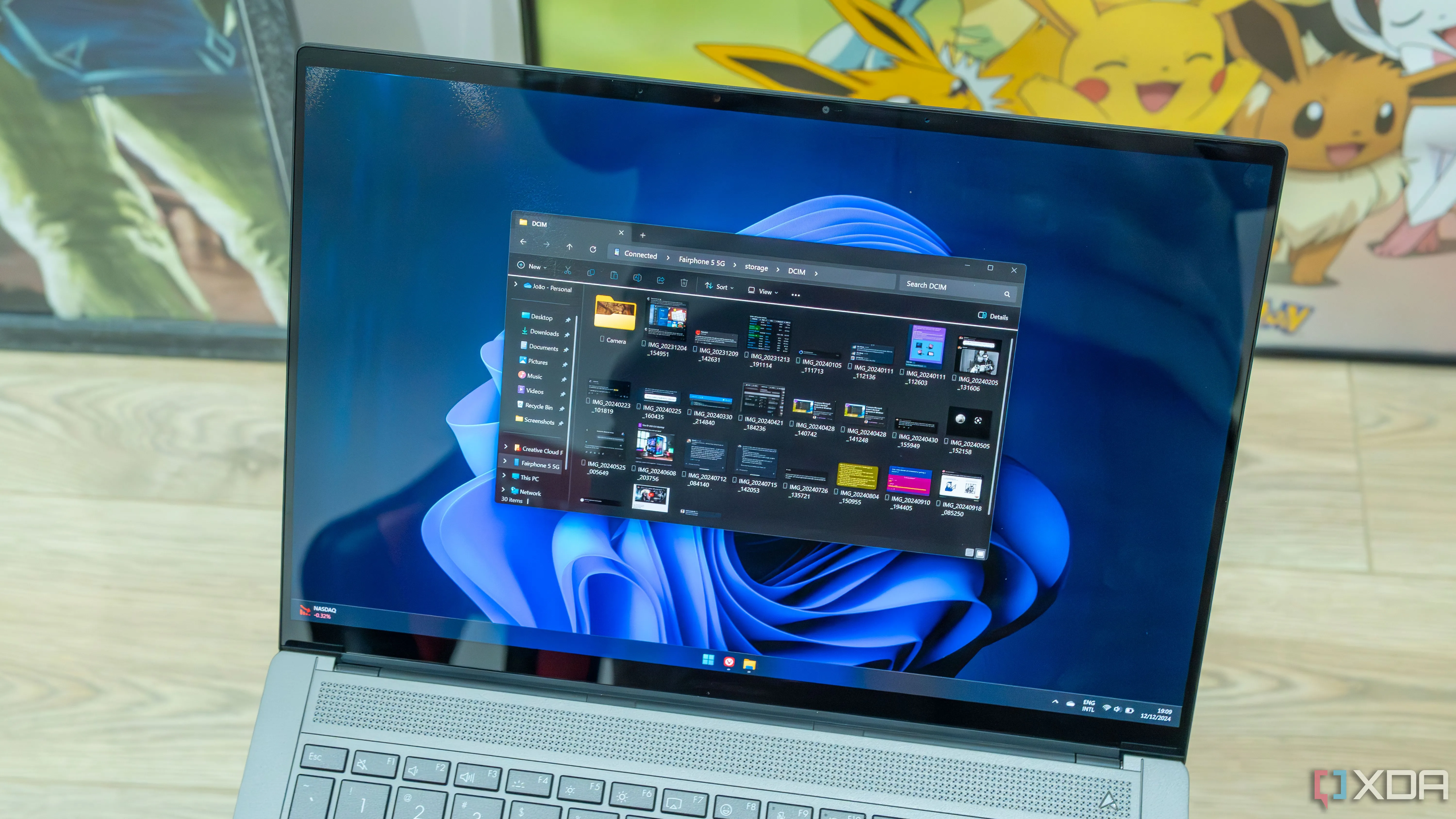 File Explorer trên Windows 11 đang hiển thị nội dung từ thiết bị di động Android