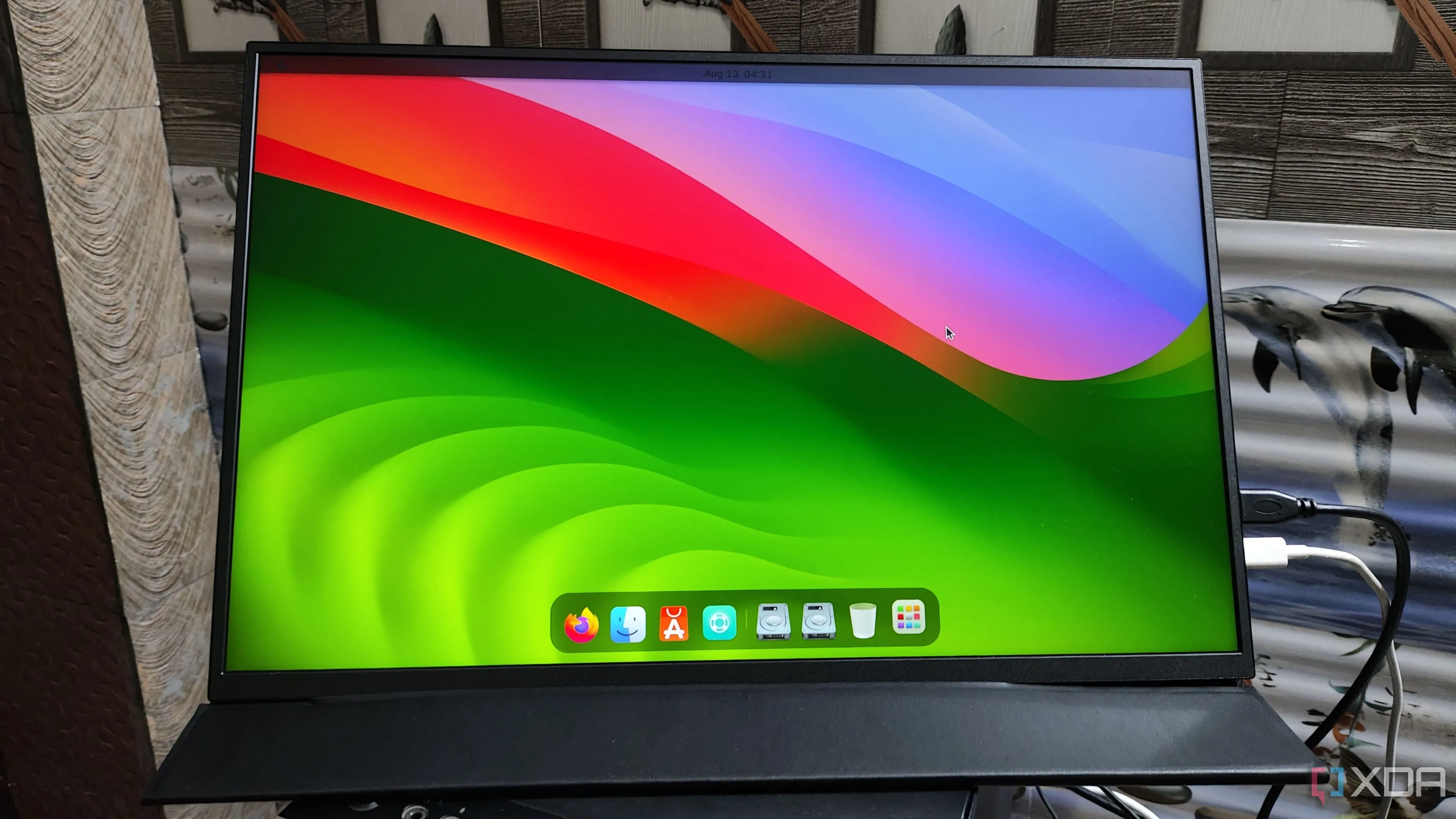 Giao diện người dùng của Ubuntu 24.04 được tùy chỉnh để trông giống macOS Sonoma, minh họa khả năng thay đổi cài đặt hệ thống.