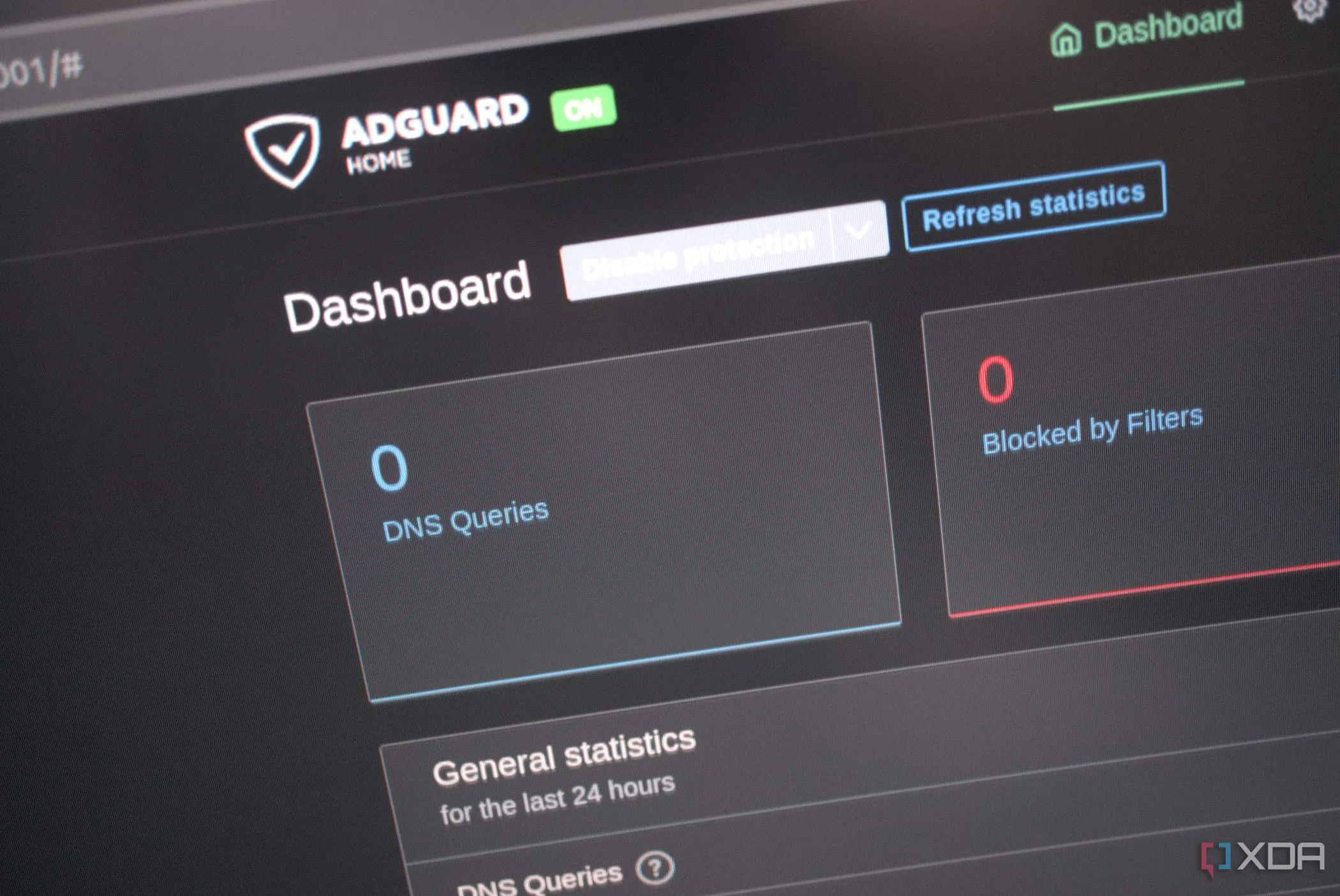 Giao diện quản trị web của AdGuard Home, một giải pháp tự host DNS mạnh mẽ giúp người dùng quản lý và bảo vệ lưu lượng DNS của mình, nâng cao quyền riêng tư trực tuyến.
