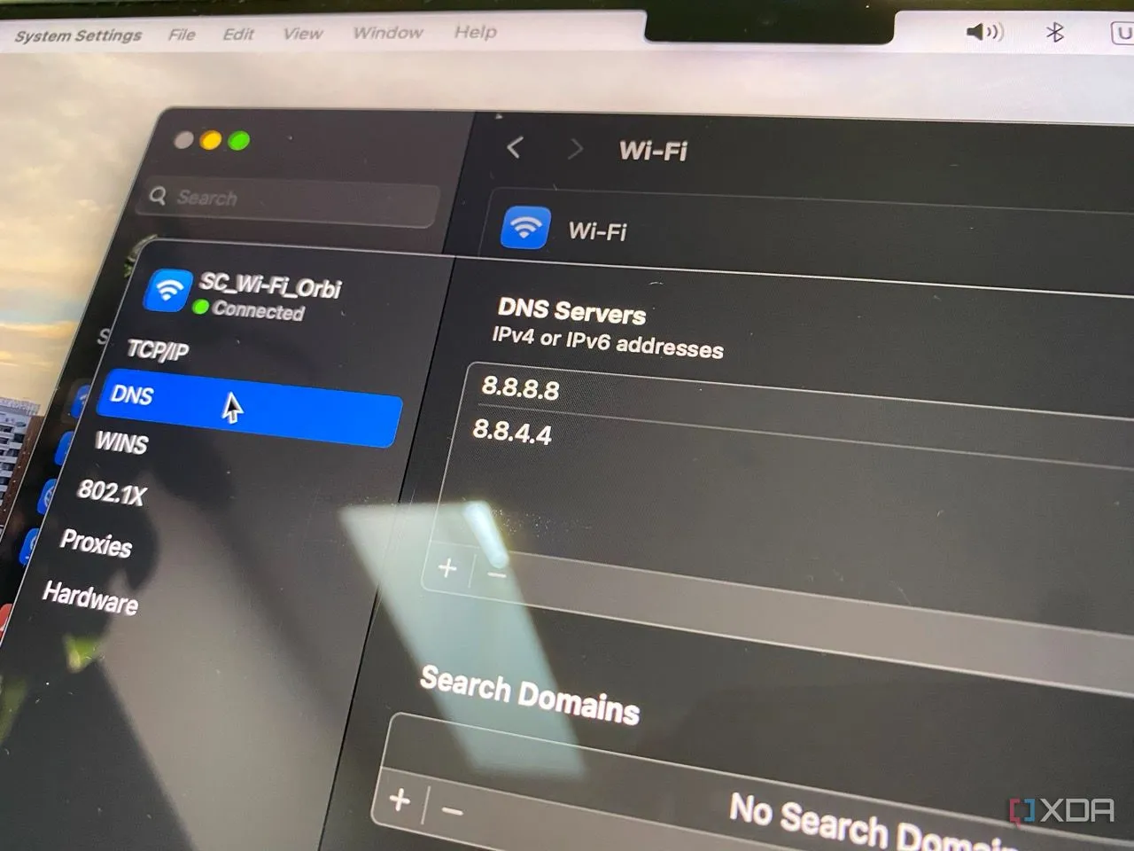 Màn hình cài đặt DNS tùy chỉnh trên macOS, minh họa cách cấu hình máy Mac để sử dụng dịch vụ DNS riêng tư nhằm tăng cường bảo mật và quyền riêng tư trực tuyến.