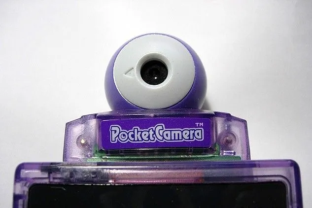 Máy ảnh Game Boy Camera gắn trên Game Boy màu tím, phụ kiện chụp ảnh độc đáo