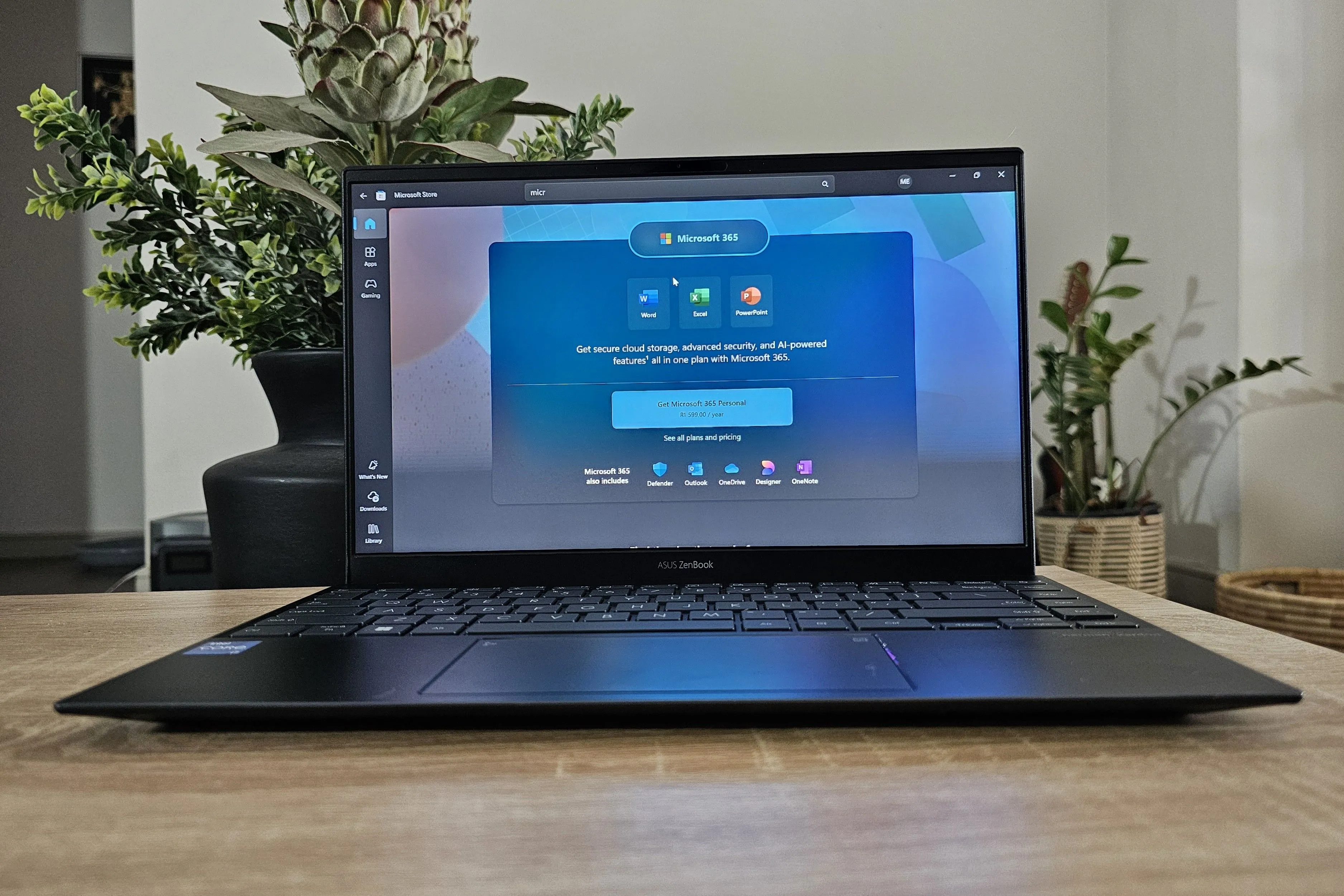 Máy tính xách tay hiển thị trang Microsoft 365, minh họa sự cố truy cập dịch vụ