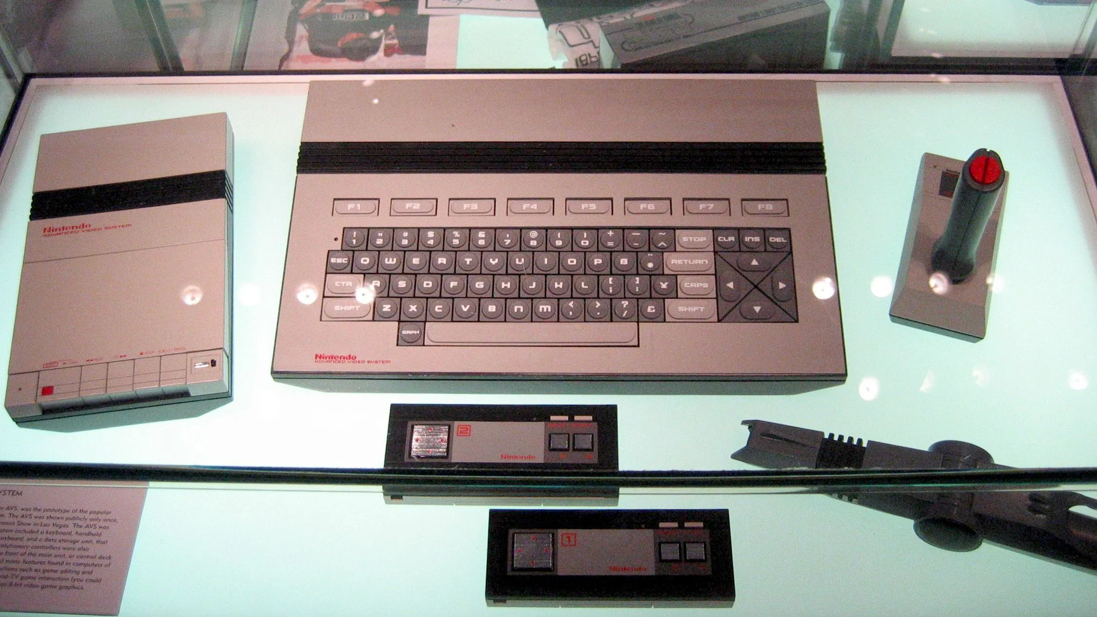 Nguyên mẫu hệ thống giải trí cao cấp Nintendo AVS (Advanced Video System) từ những năm 1980