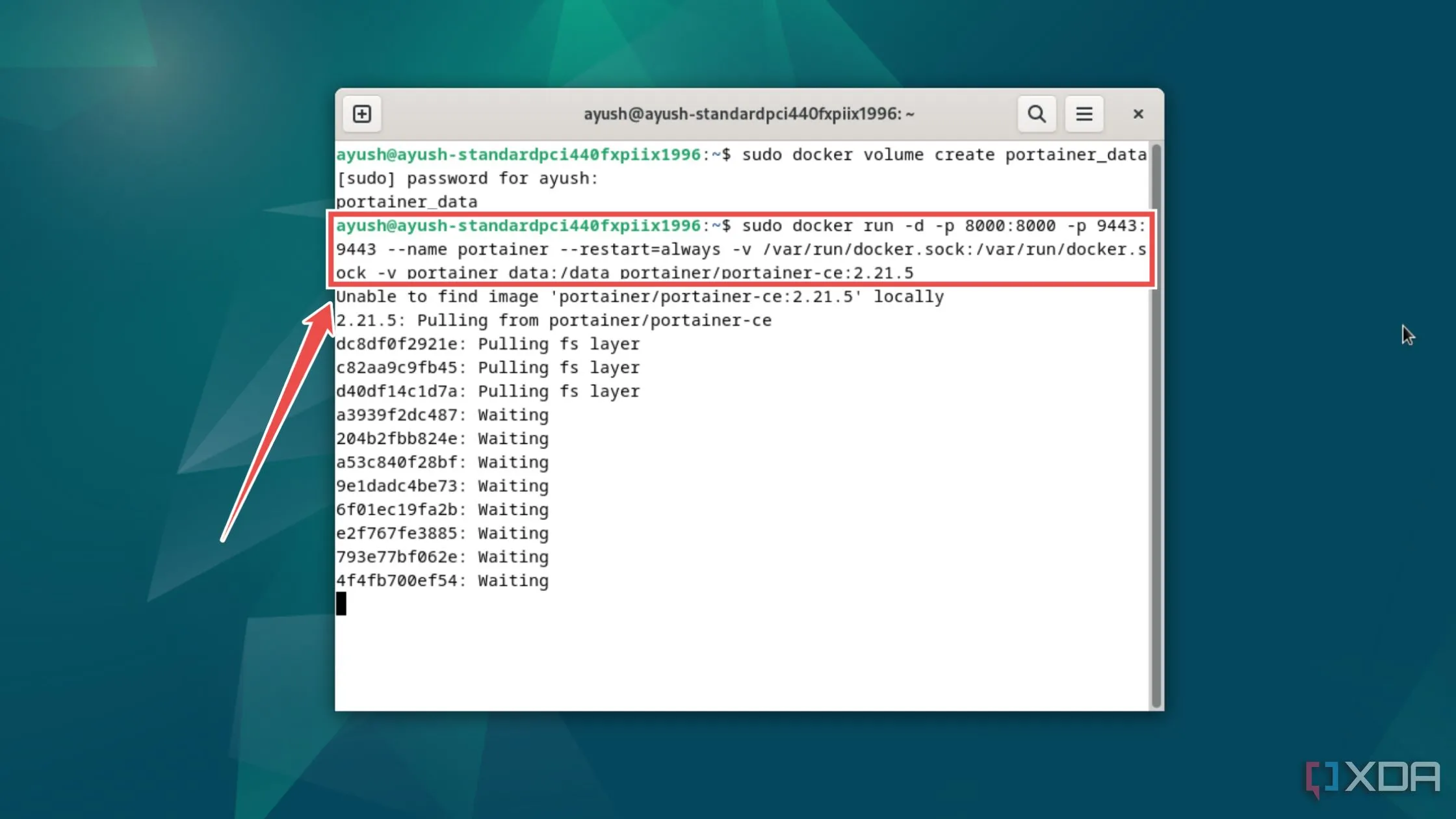 Terminal hiển thị lệnh Docker Run triển khai container Portainer CE