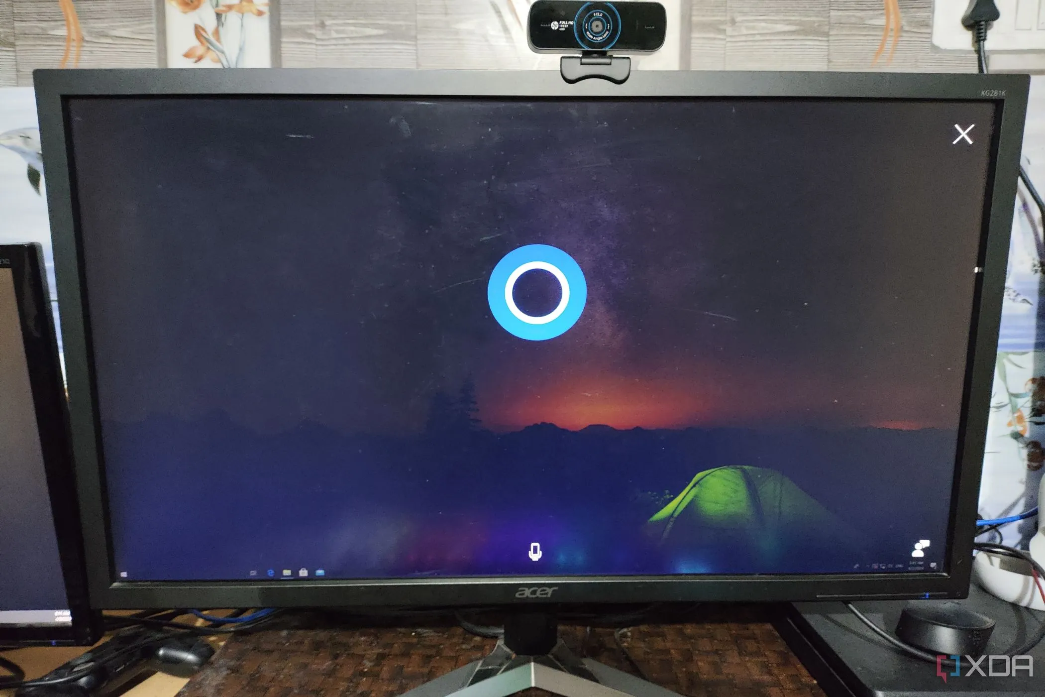 Trợ lý ảo Cortana hiển thị trên thanh tác vụ Windows 10 trước khi bị gỡ bỏ