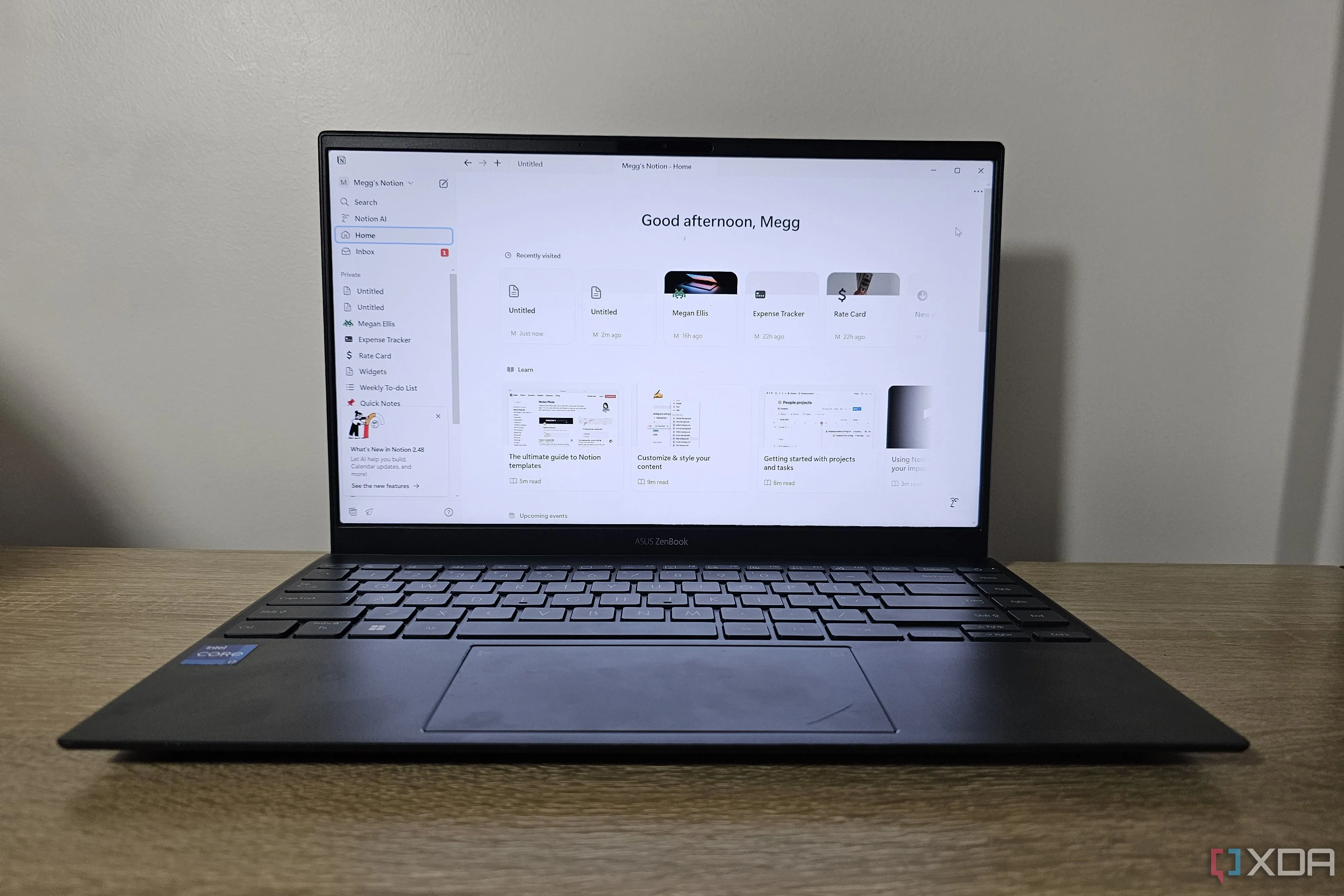 Ứng dụng Notion đang mở trên laptop, làm nổi bật sự khác biệt về giới hạn người dùng so với Focalboard tự host