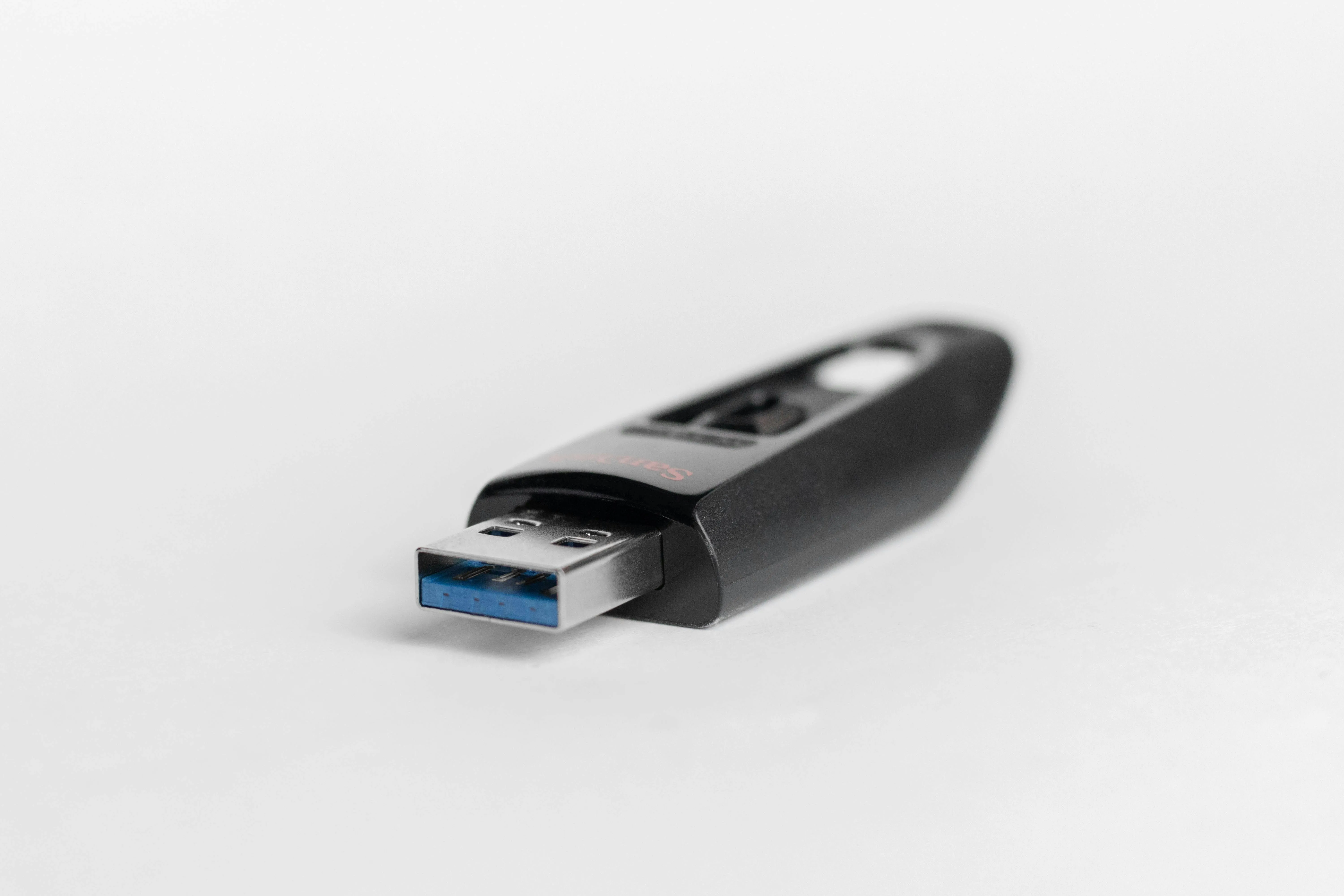 USB bootable chứa file ISO Windows tùy chỉnh