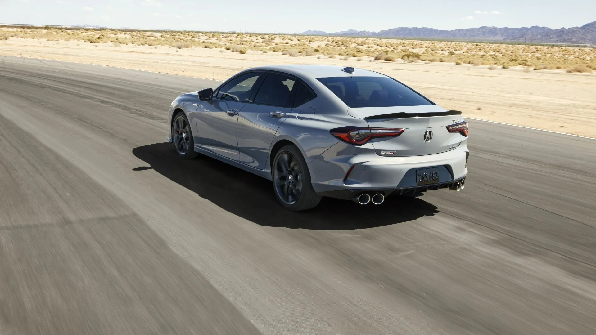 Acura TLX Type S 2024 màu đỏ chạy trên đường, thể hiện hiệu suất thể thao mạnh mẽ