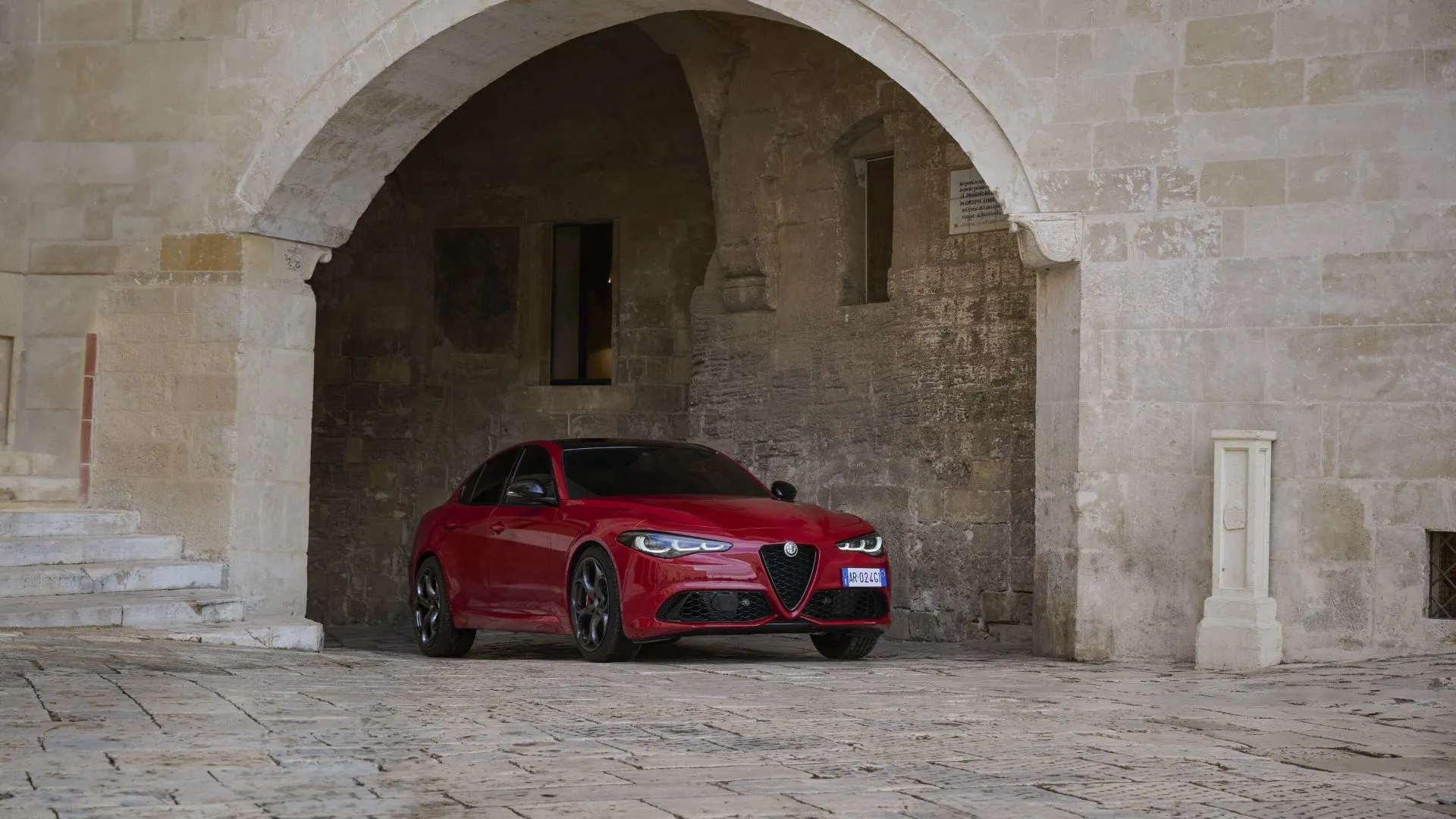 Alfa Romeo Giulia 2025 với vẻ đẹp quyến rũ và hiệu suất lái đặc trưng Ý