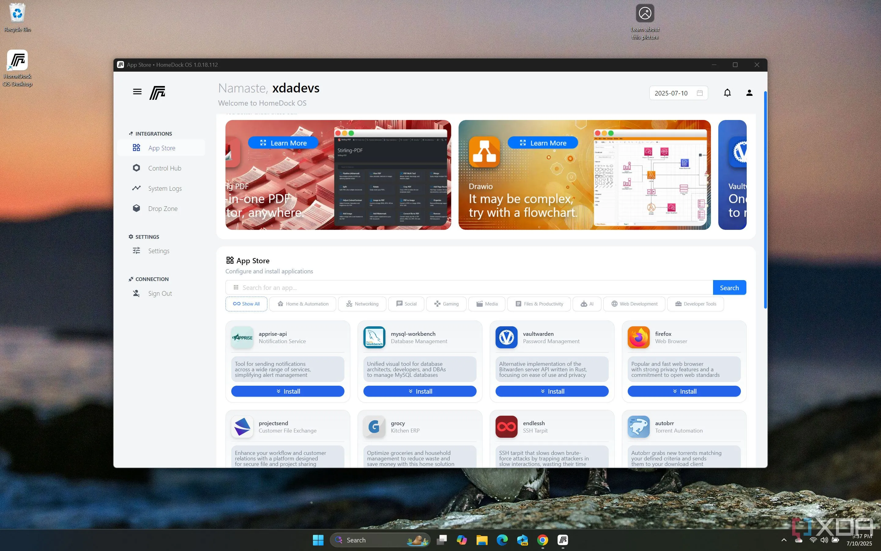 Ảnh chụp màn hình trang chủ App Store của HomeDockOS với nhiều ứng dụng container