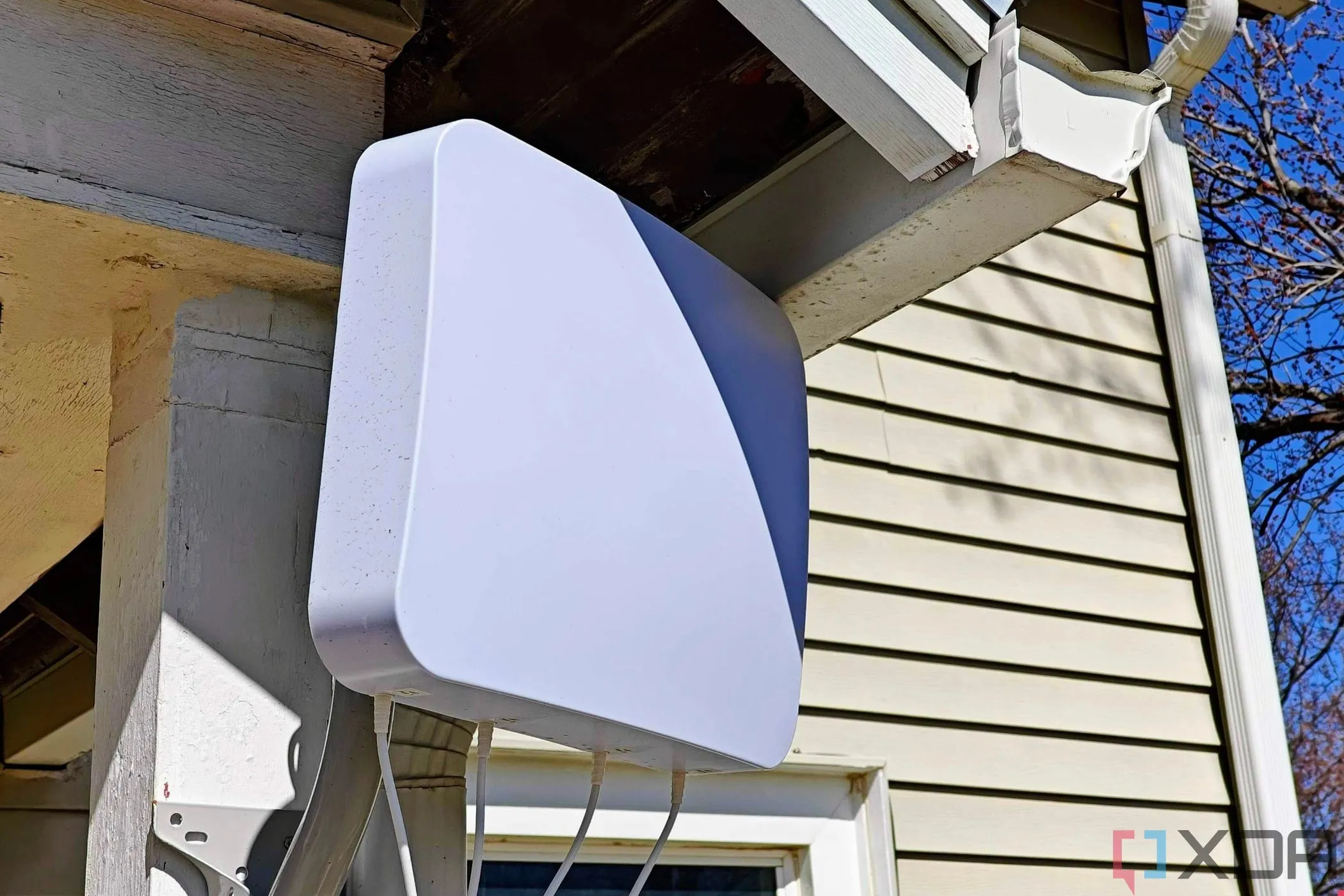Anten ngoài Waveform cho modem T-Mobile Home Internet, cải thiện kết nối cho khu vực nông thôn