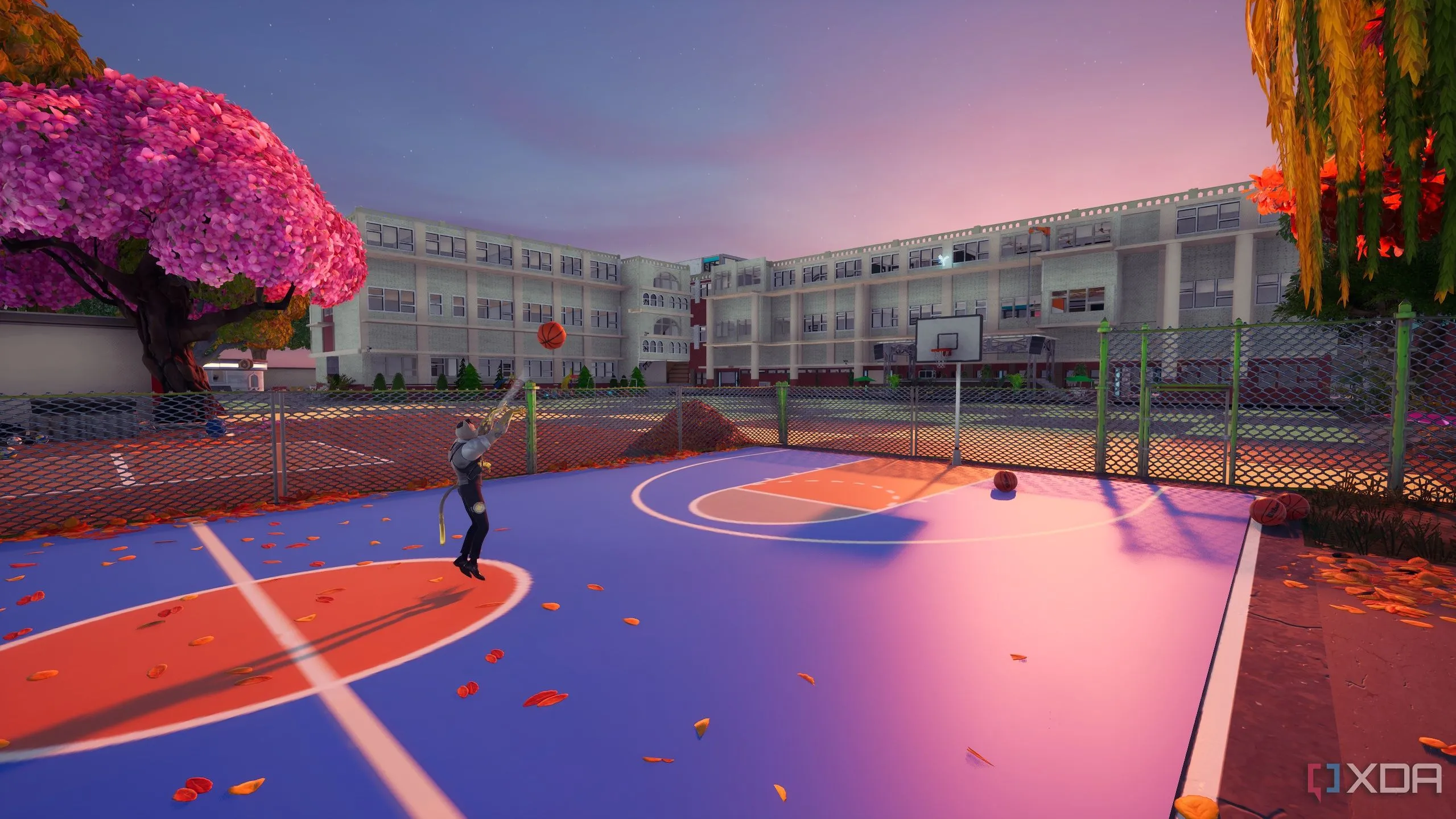 Bản đồ trường học tùy chỉnh trong Fortnite với sân bóng rổ, cho thấy thành quả sau hàng trăm giờ phát triển