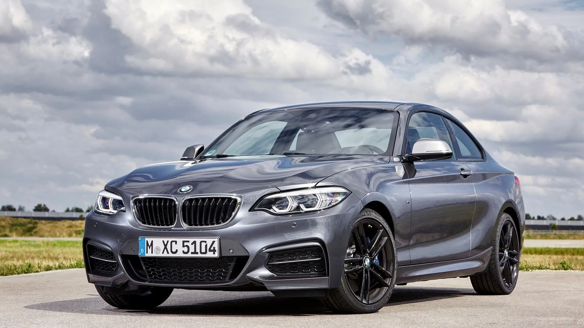BMW 2-Series 2019 màu xanh, mẫu coupe thể thao hạng sang nhỏ gọn, mang lại trải nghiệm lái linh hoạt và nội thất cao cấp.