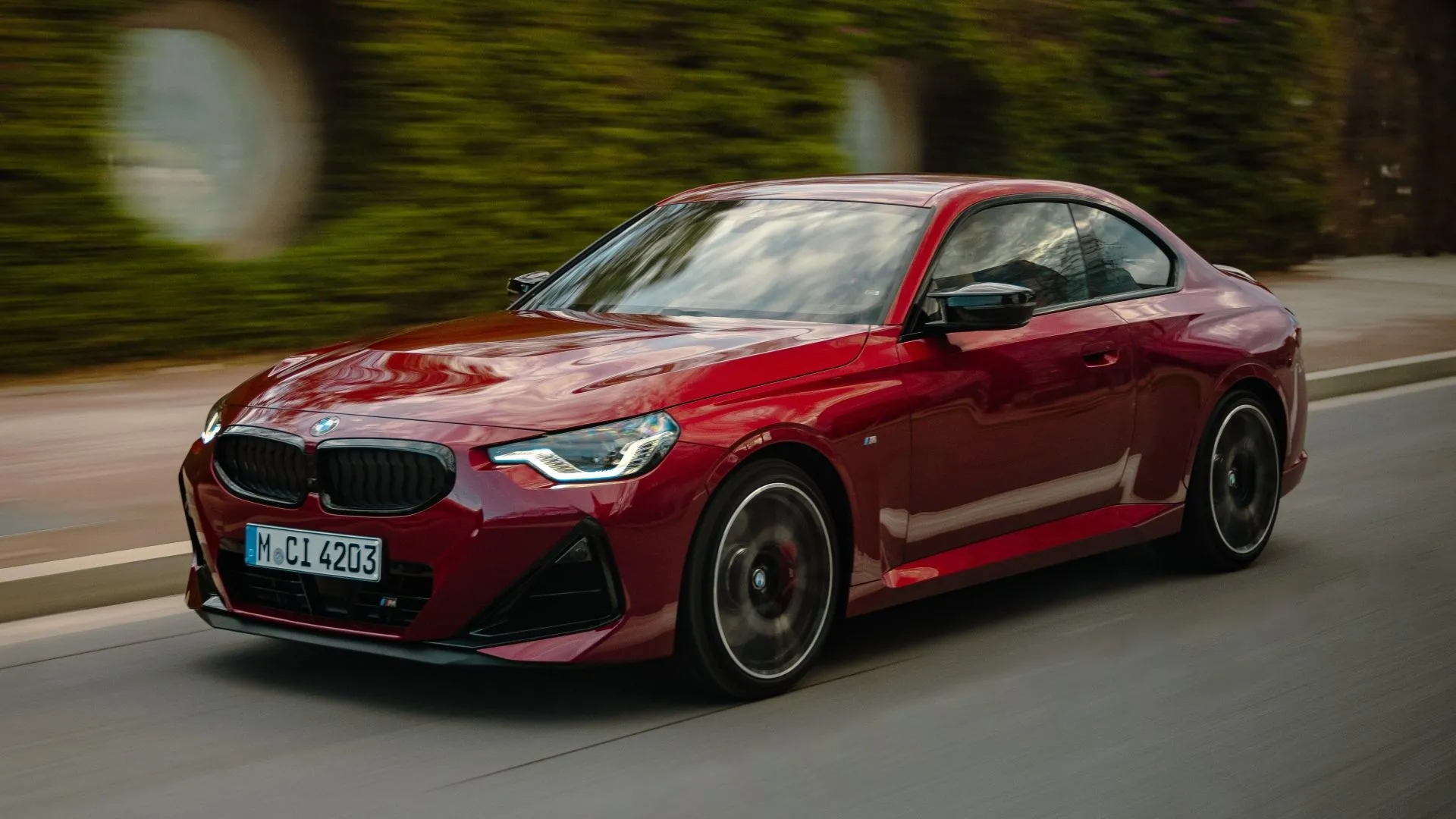 BMW 2-Series Coupe 2025, mẫu coupe thể thao hạng sang với hiệu suất lái ấn tượng.