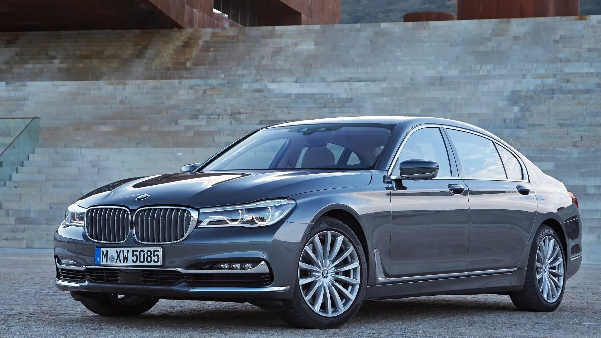 BMW 7-Series 2016 750Li xDrive màu xanh đen đẳng cấp nhìn từ góc 3/4 phía trước
