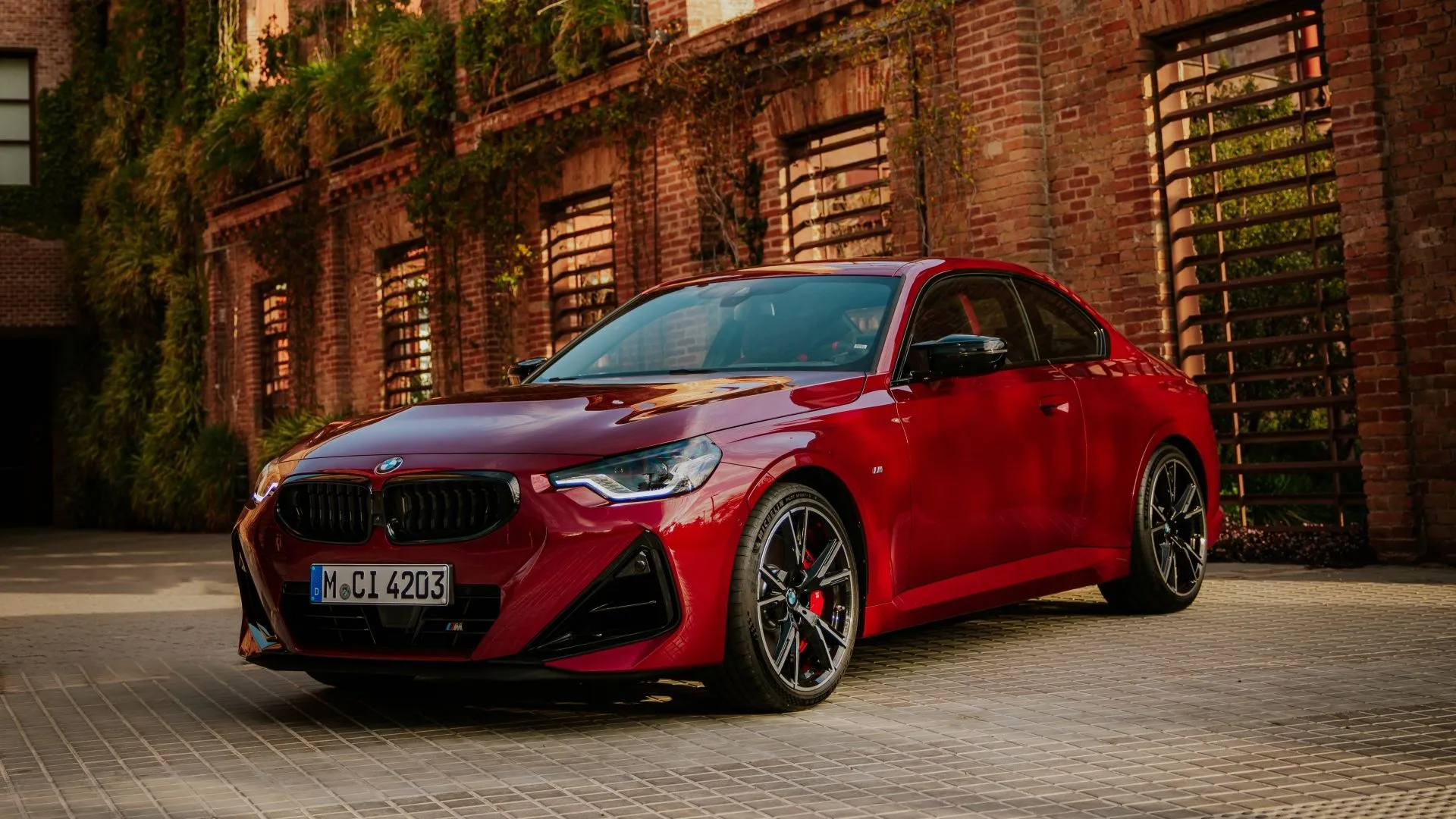 BMW M240i 2025, mẫu coupe hạng sang nhỏ gọn đầy mạnh mẽ