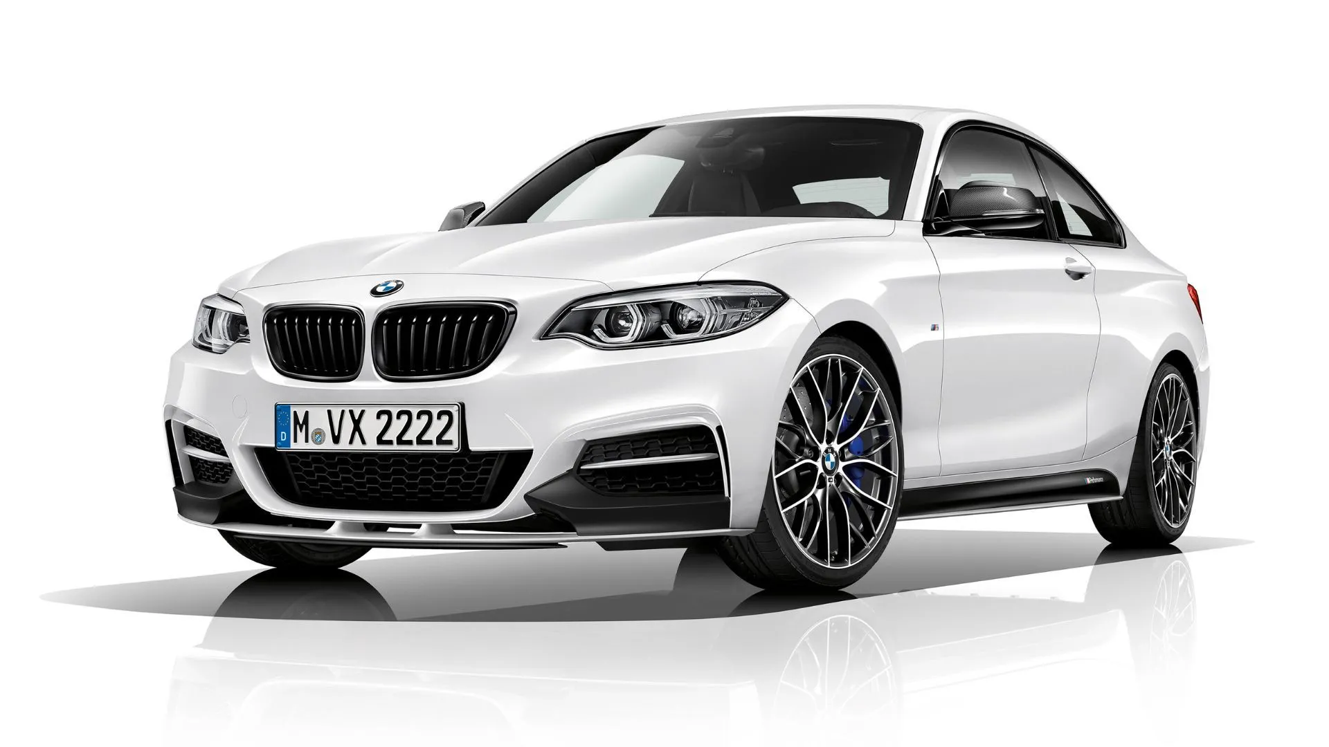 BMW M240i xDrive Coupe 2018 màu trắng, mẫu xe coupe thể thao sang trọng với động cơ I6 mạnh mẽ
