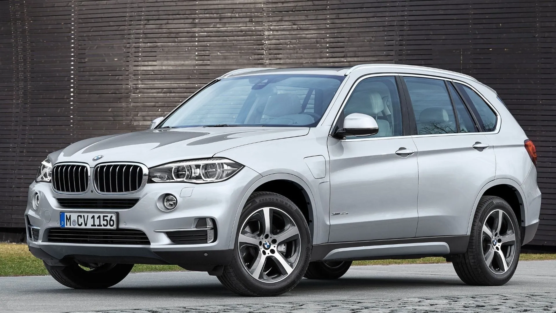 BMW X5 xDrive40e 2018 màu trắng, mẫu SUV plug-in hybrid cũ sang trọng