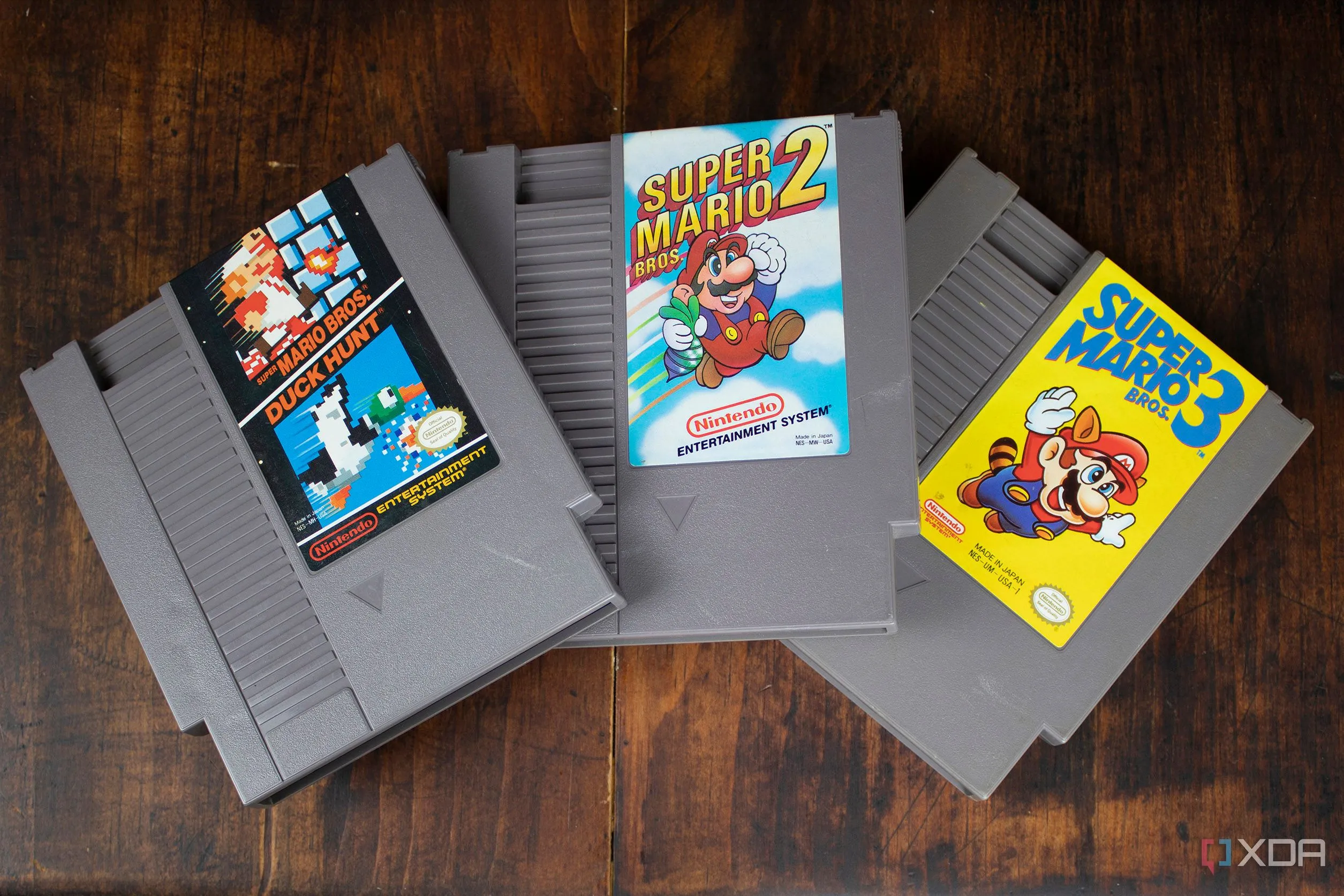 Bộ ba trò chơi Super Mario Bros trên hệ máy NES, biểu tượng của kỷ nguyên game tại gia và sự hồi sinh của ngành.