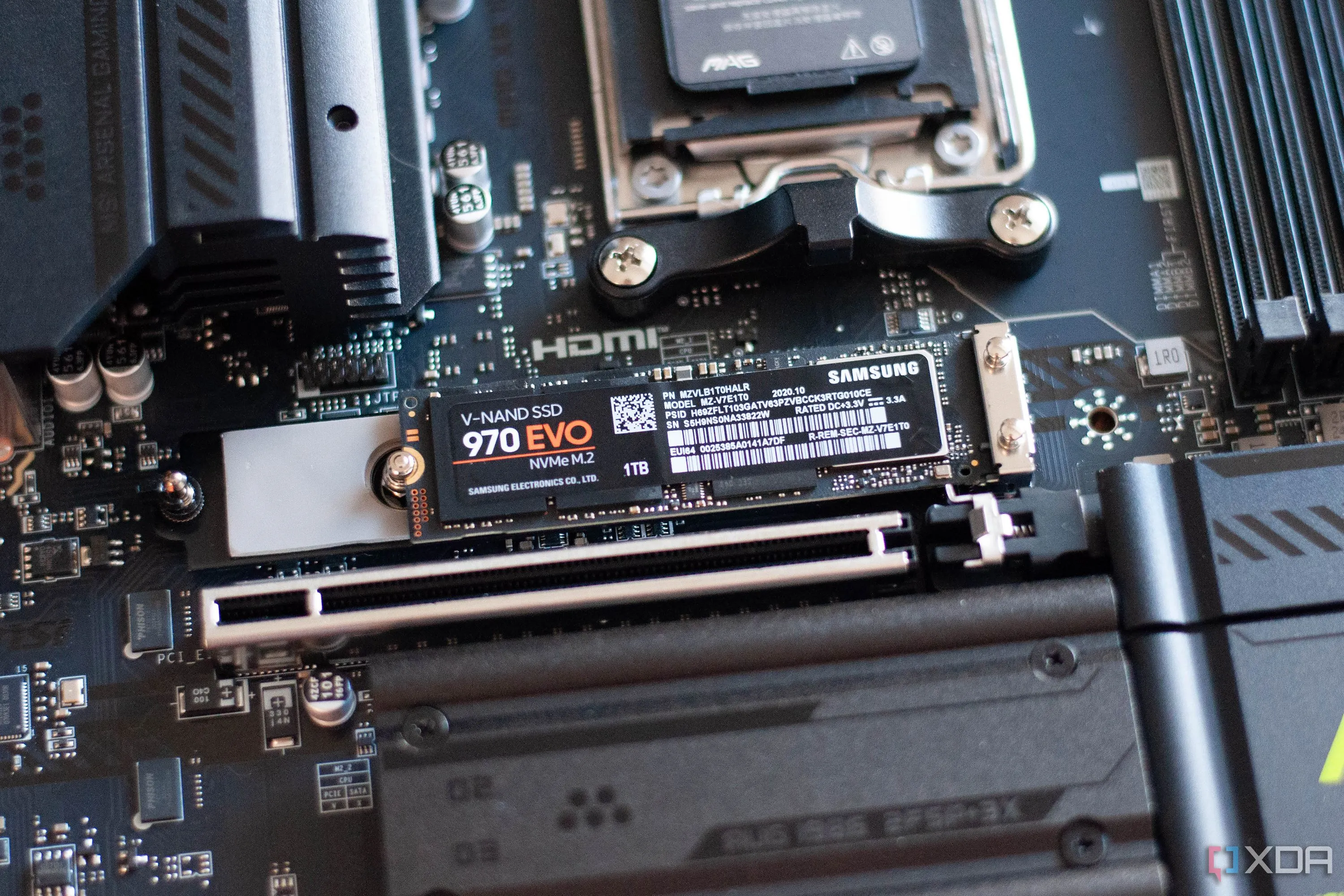 Bo mạch chủ MSI MAG X870E Tomahawk Wifi với khe cắm SSD M.2 EZ