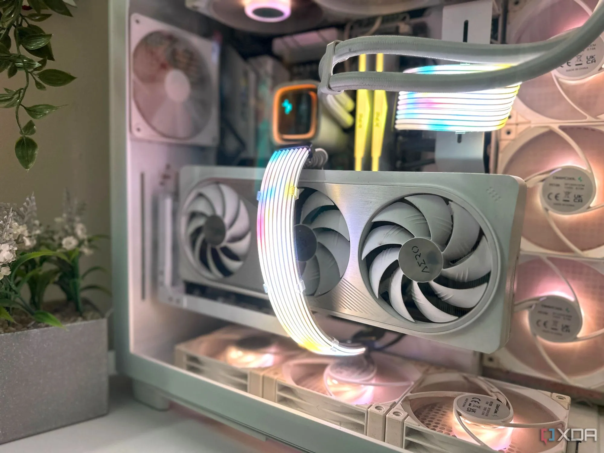 Bộ PC cá nhân với GPU gắn dọc, thể hiện sự cân bằng giữa hiệu năng và thẩm mỹ khi xây dựng PC