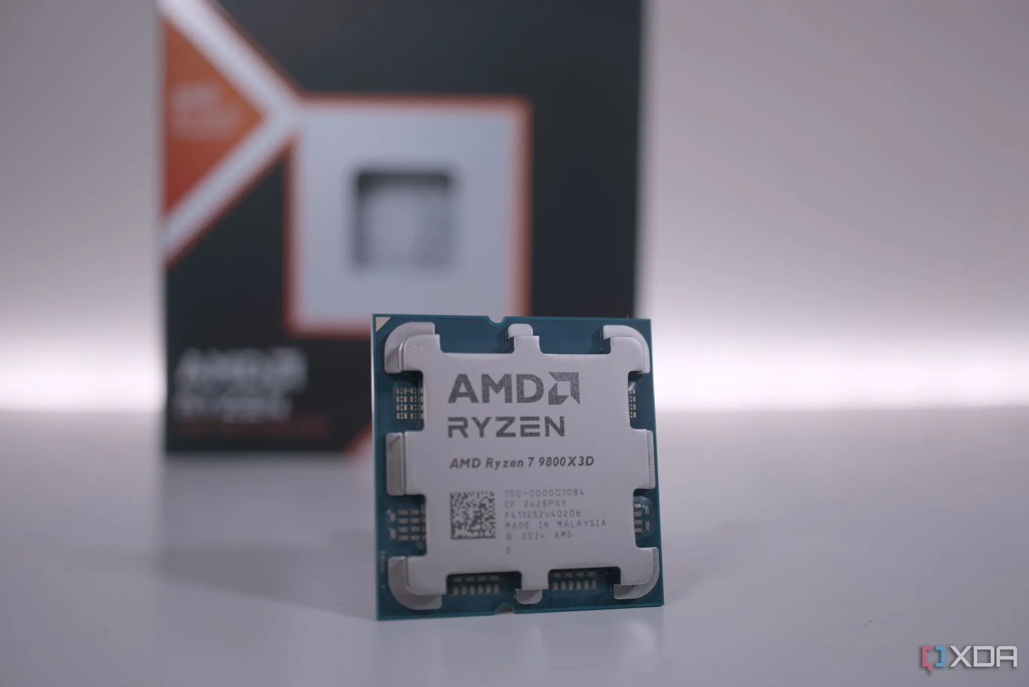 Bộ xử lý AMD Ryzen 7 9800X3D, một ví dụ về CPU hiệu năng cao hưởng lợi từ các bản cập nhật AGESA.