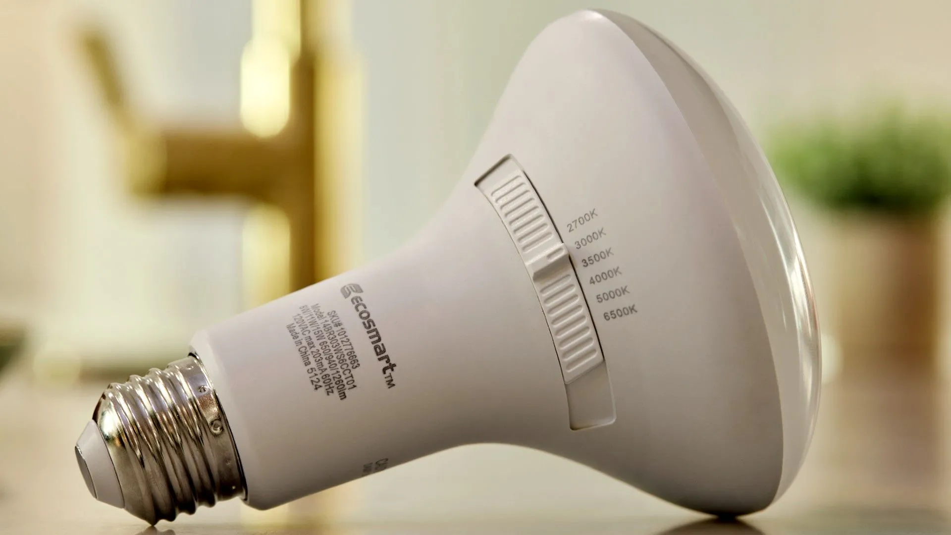 Bóng đèn thông minh EcoSmart hiển thị các chế độ ánh sáng khác nhau, có thể lắp đặt linh hoạt