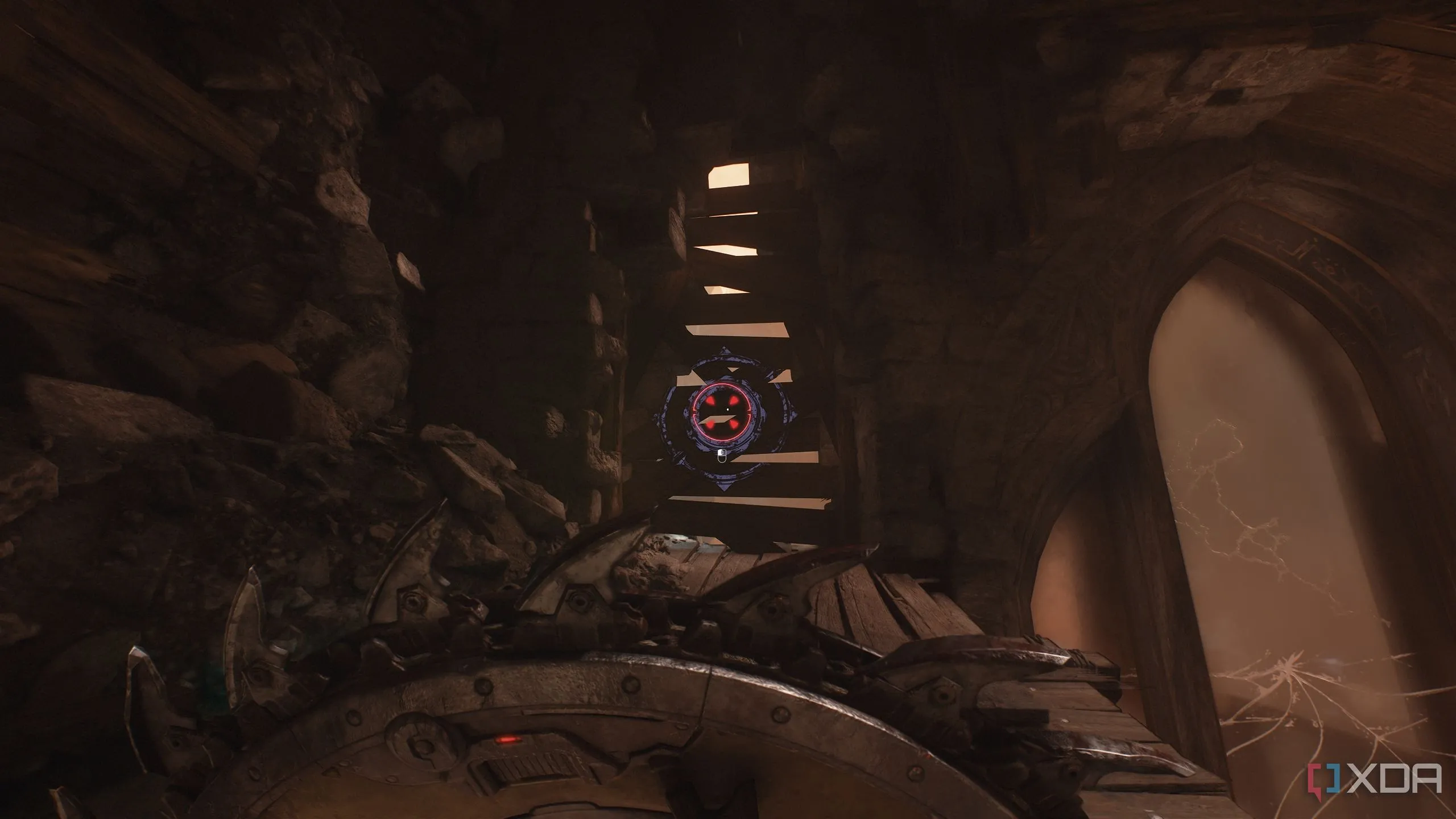 Bức tường gỗ cần được phá vỡ bằng Shield Charge để mở đường trong Doom The Dark Ages