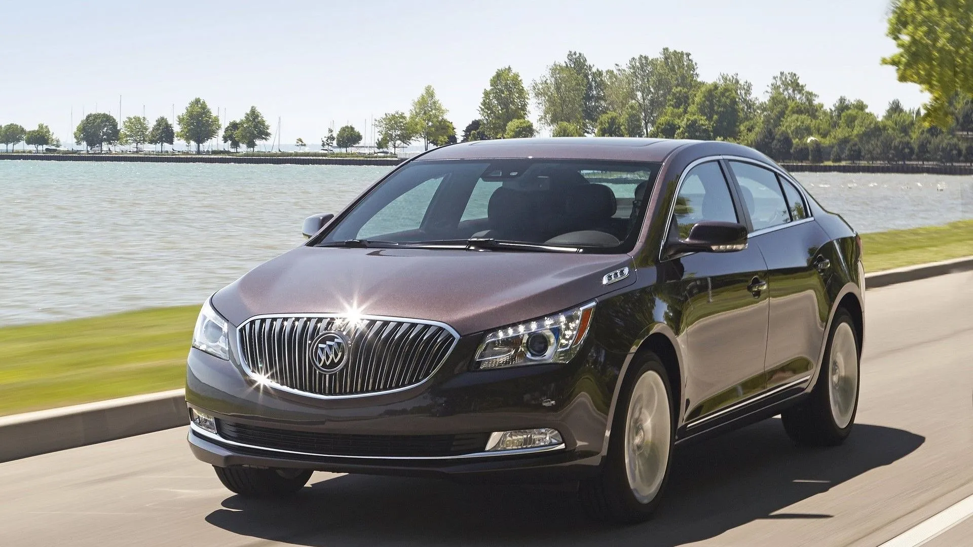 Buick LaCrosse 2014 màu xanh đậm, sedan hạng sang cỡ lớn của Buick