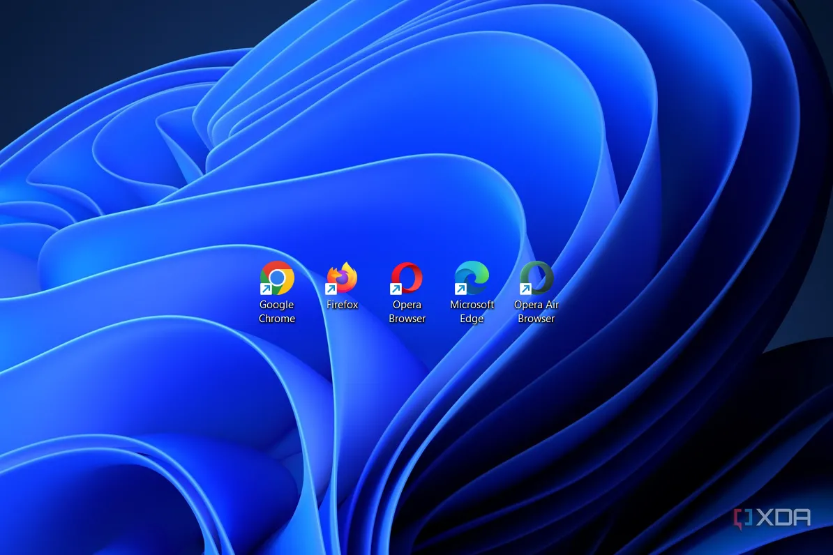 Các biểu tượng phím tắt của nhiều trình duyệt trên màn hình desktop Windows 11, thể hiện sự phân chia trình duyệt cho các mục đích khác nhau.