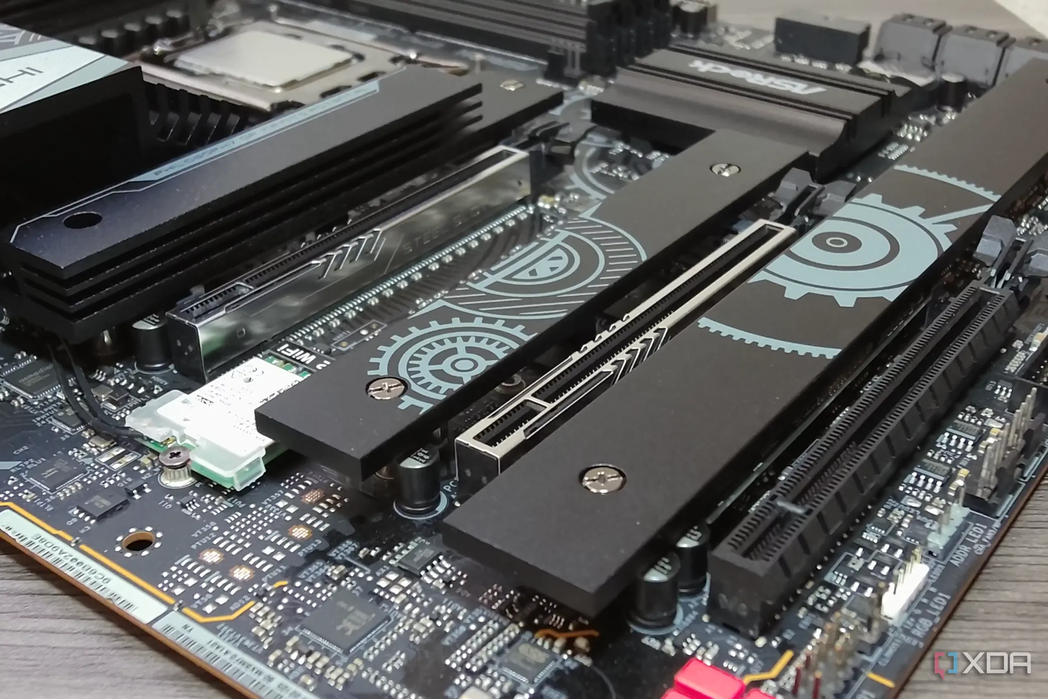 Các tản nhiệt M.2 trên bo mạch chủ Z790 Taichi Lite, tăng cường hiệu suất cho SSD