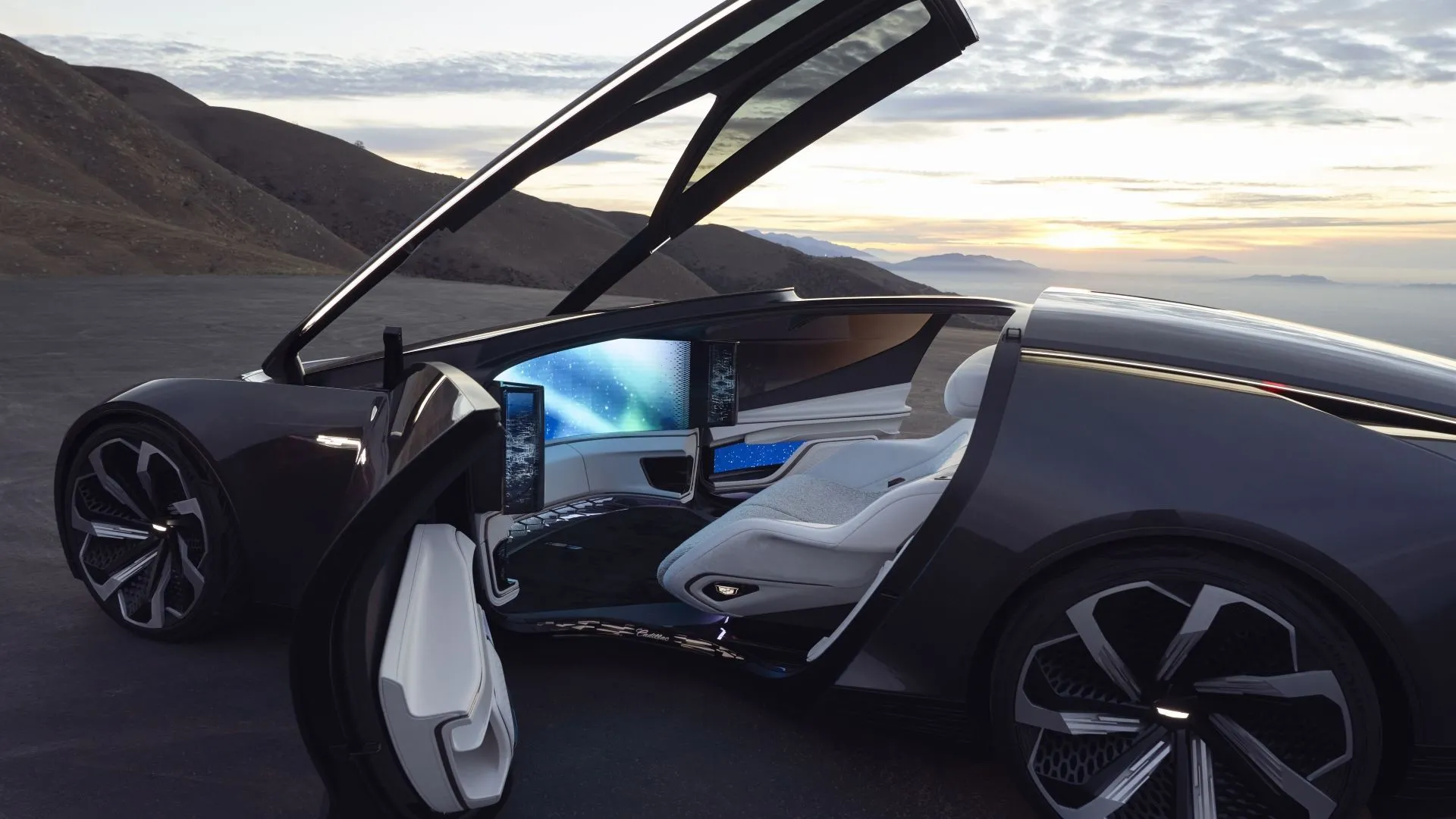 Cadillac InnerSpace 2022, mẫu xe concept tự lái sang trọng với nội thất như phòng khách di động.