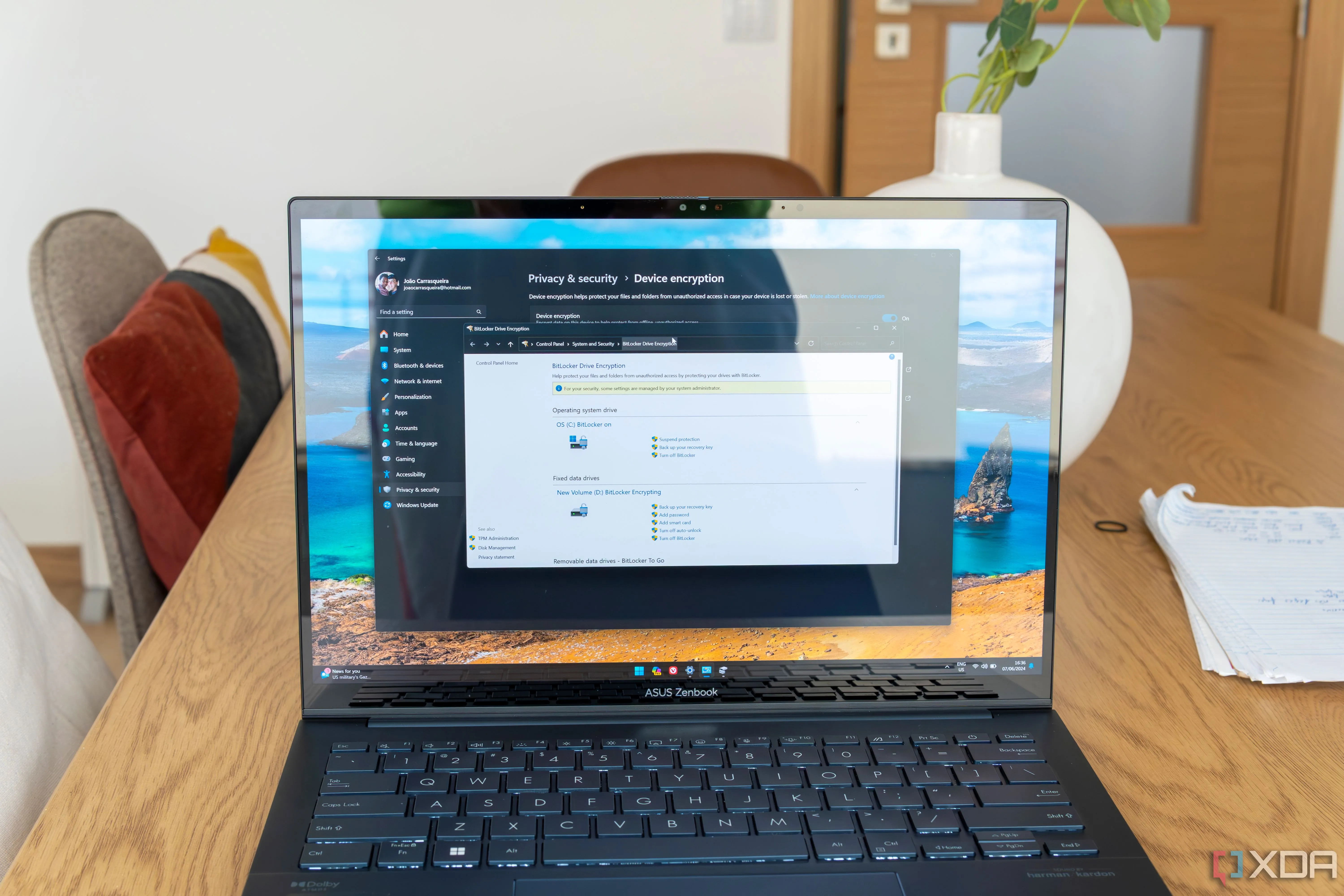 Cài đặt BitLocker trên laptop chạy Windows 11, nơi người dùng có thể tắt mã hóa trước khi xóa dữ liệu