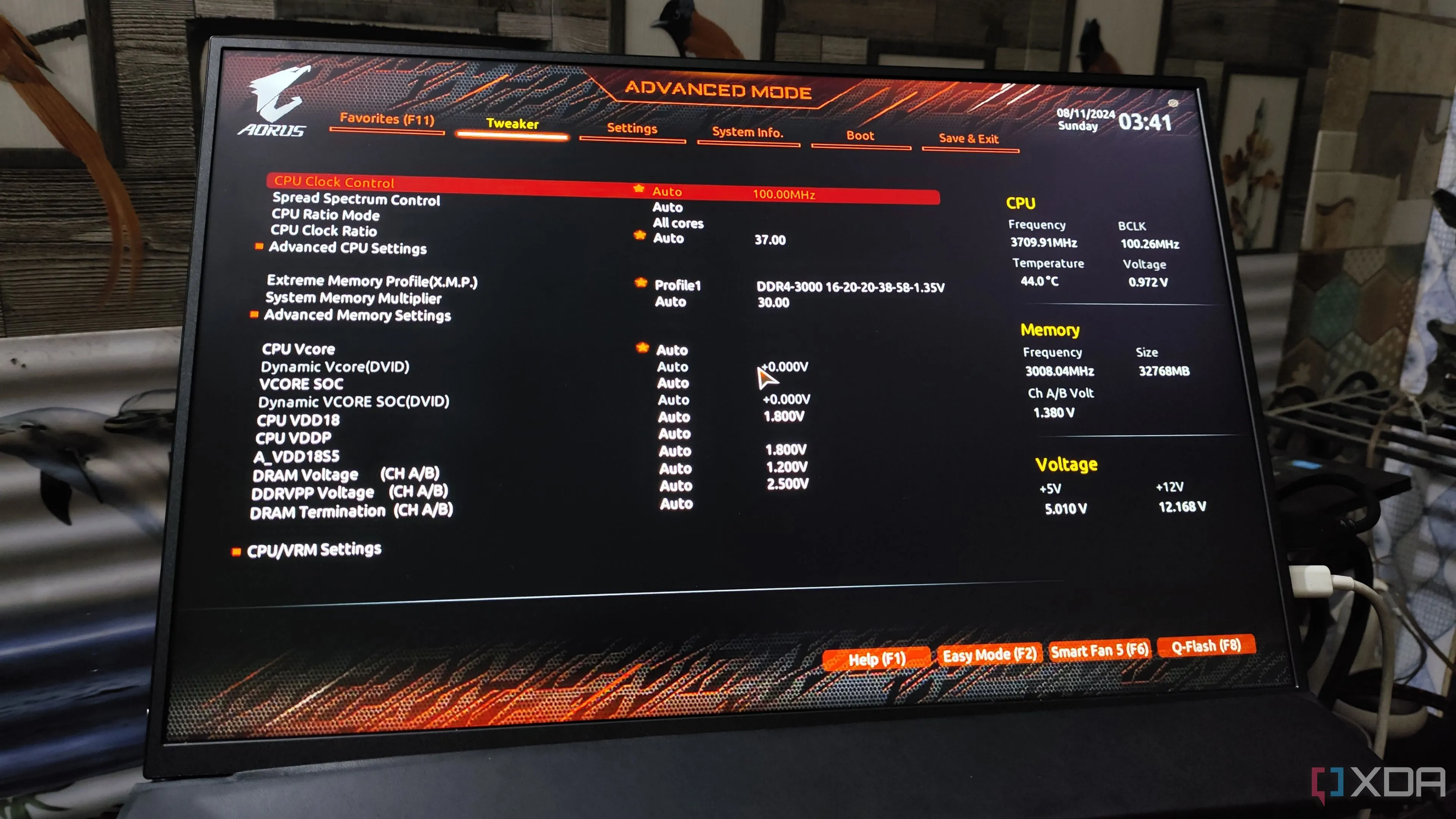 Cài đặt ép xung CPU và RAM trong giao diện BIOS Gigabyte, tối ưu hóa hiệu năng máy tính.