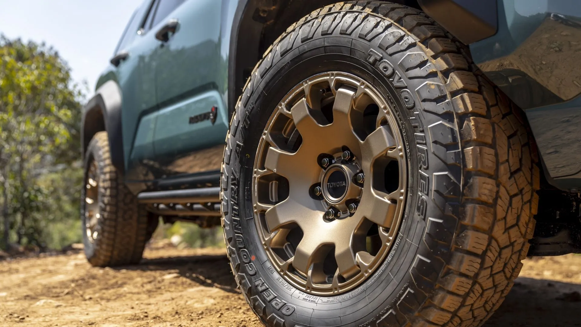 Cận cảnh bộ mâm và lốp địa hình chuyên dụng của Toyota 4Runner Trailhunter 2025