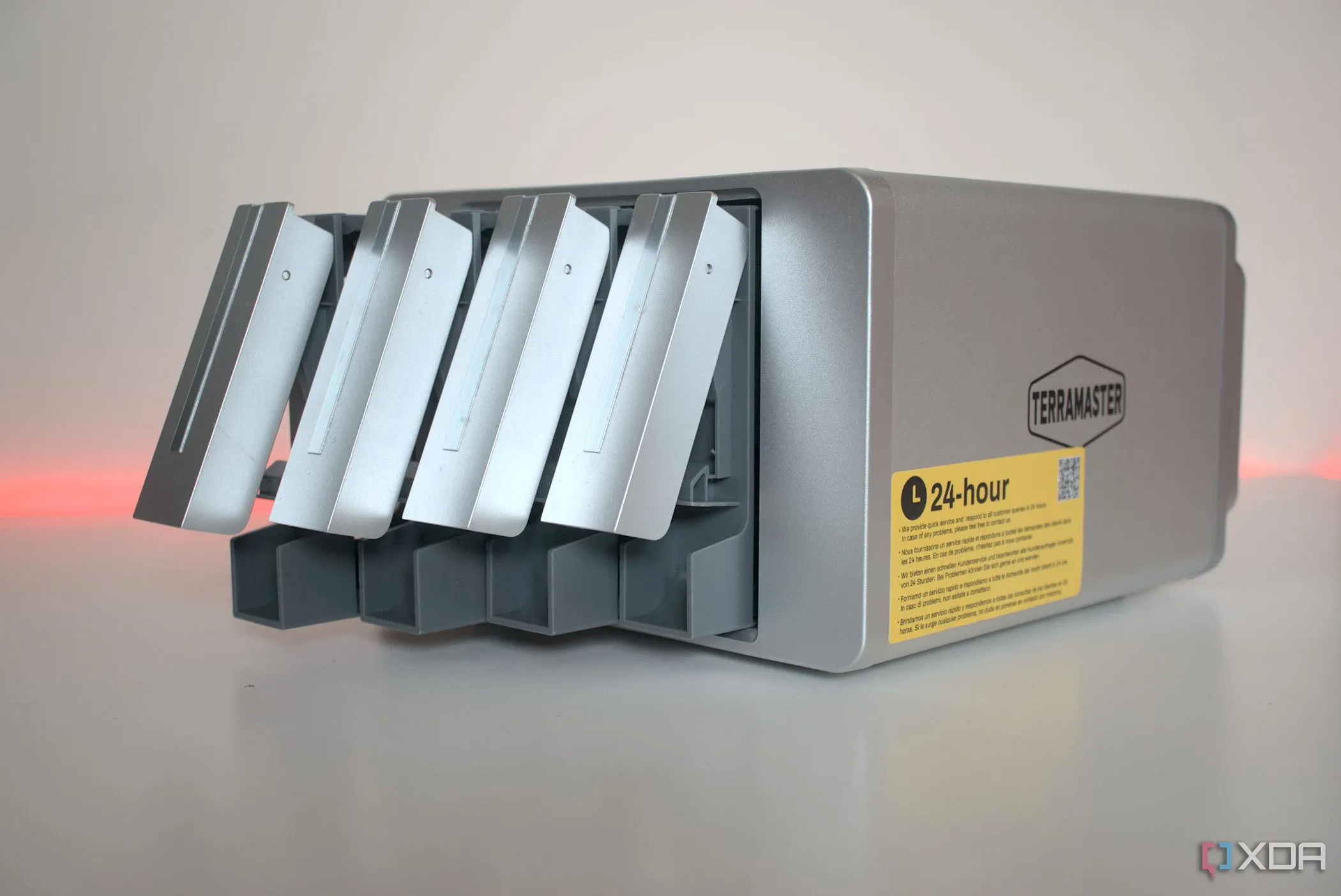 Cận cảnh các khoang ổ đĩa của NAS TerraMaster F4-423