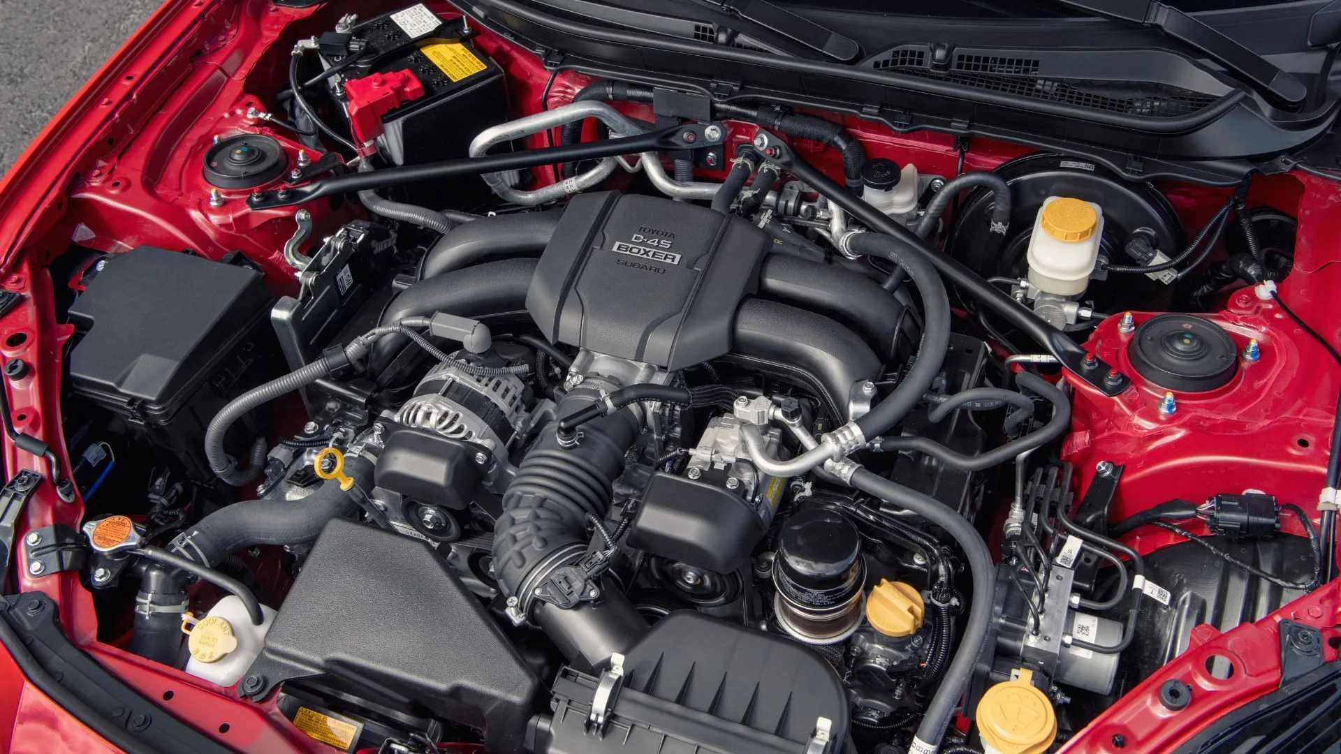Cận cảnh khoang động cơ của Toyota GR86 2022, biểu tượng cho hiệu suất và độ tin cậy bền bỉ.