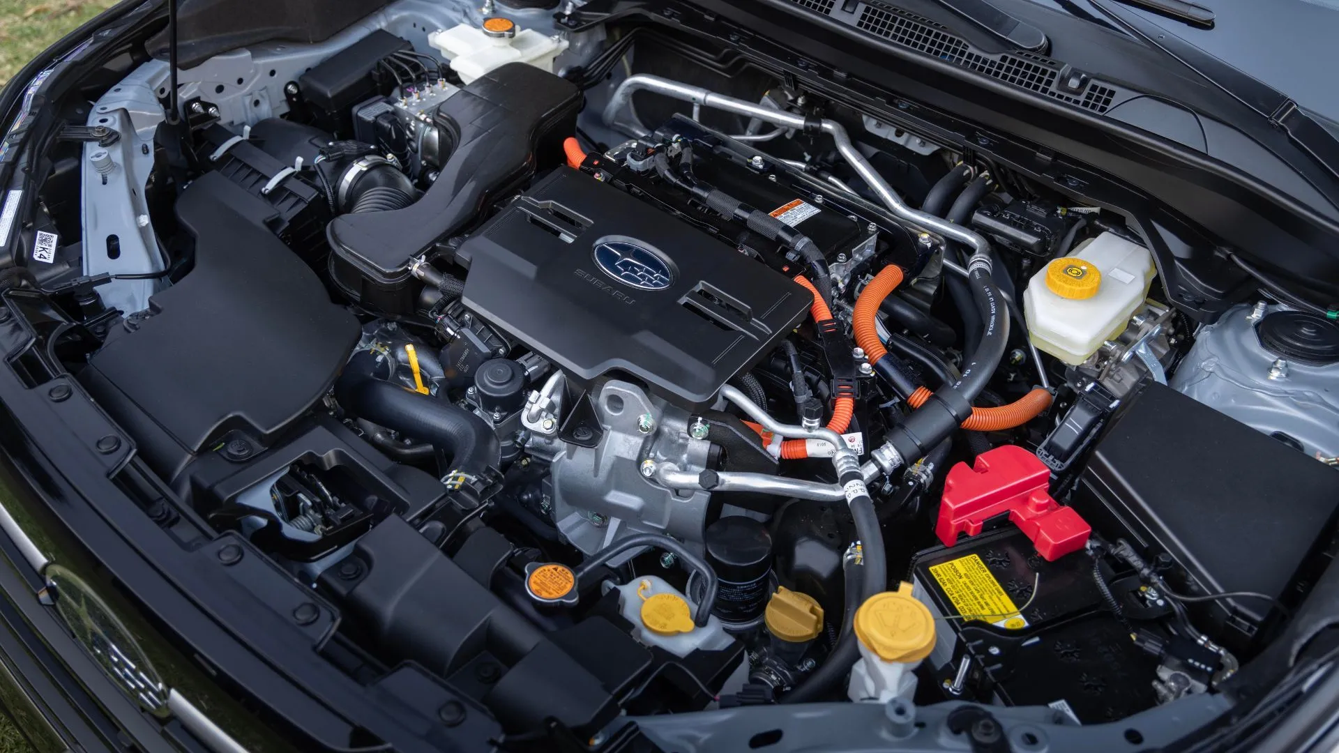 Cận cảnh khoang động cơ Subaru Forester Hybrid 2025
