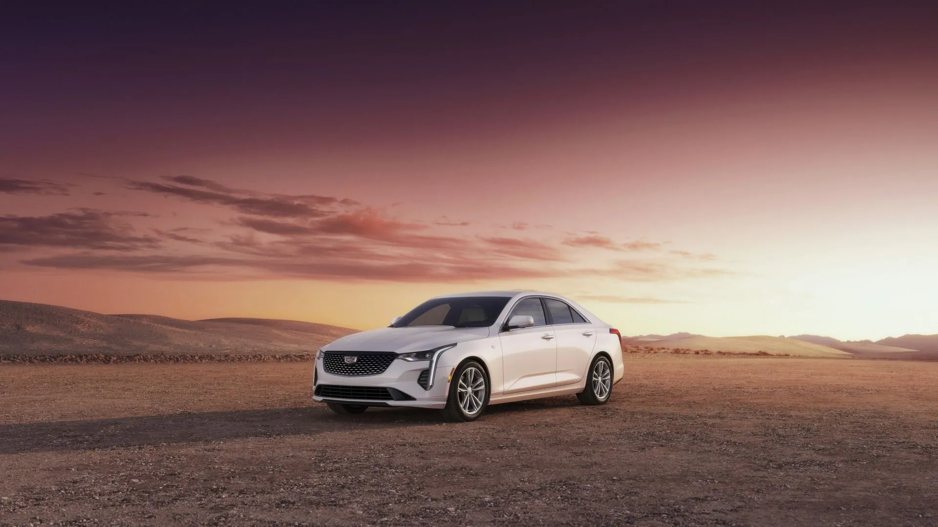 Cận cảnh phía trước Cadillac CT4 2023 màu đen với thiết kế sang trọng, tích hợp công nghệ hiện đại
